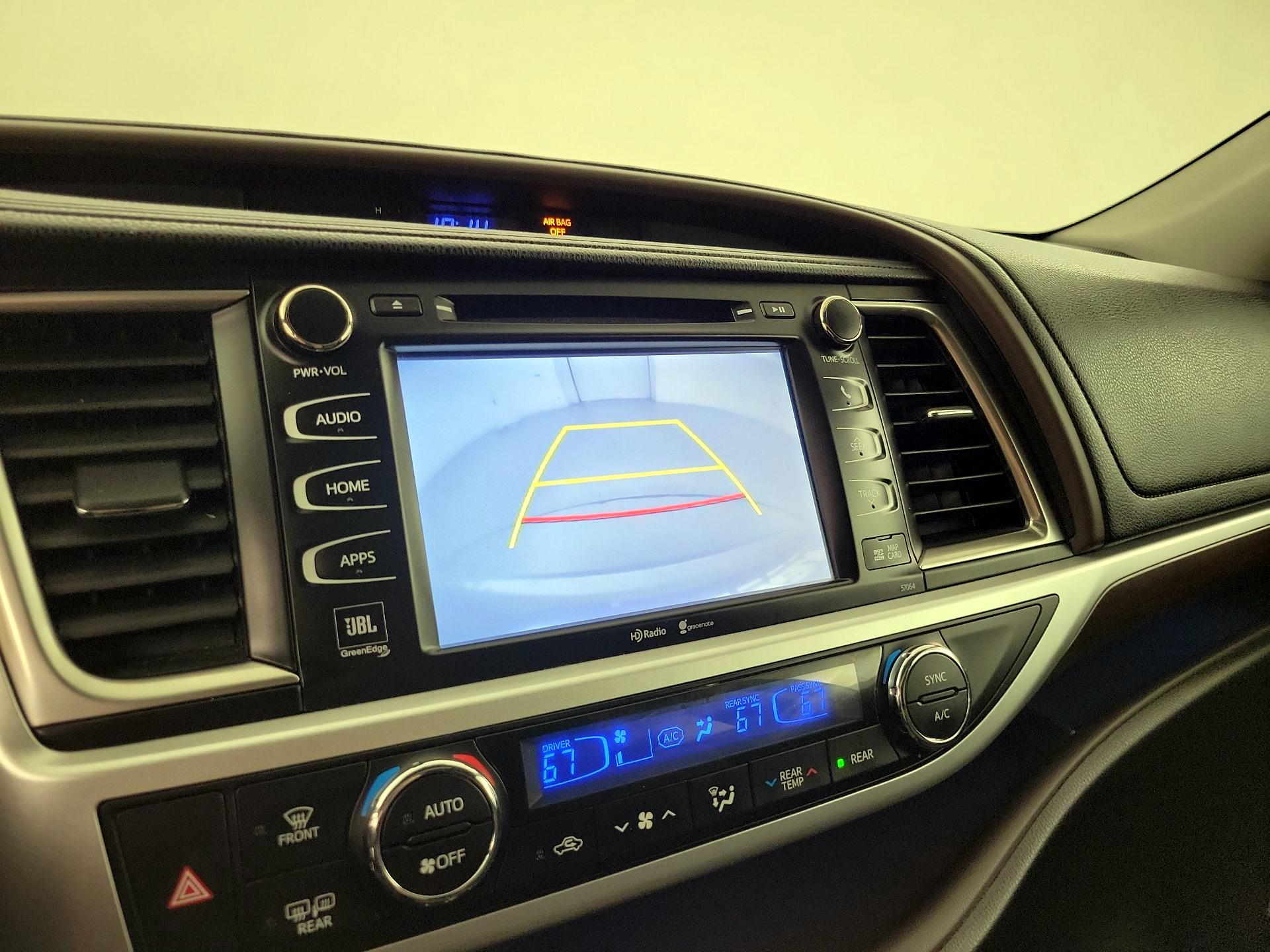 Thumbnail: 2014 Toyota Highlander - 14