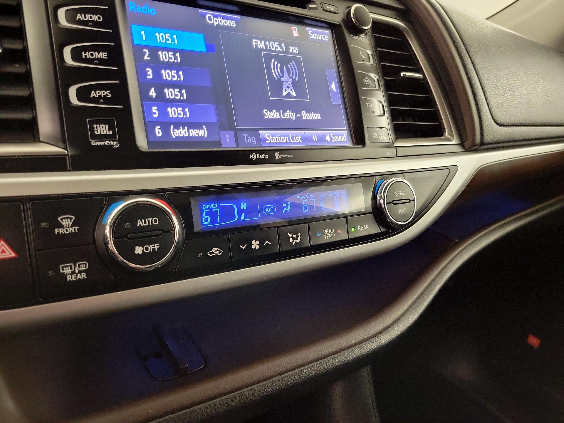 Thumbnail: 2014 Toyota Highlander - 16