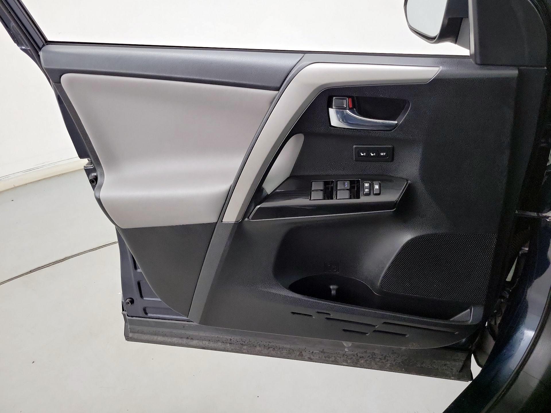 Thumbnail: 2017 Toyota RAV4 - 12
