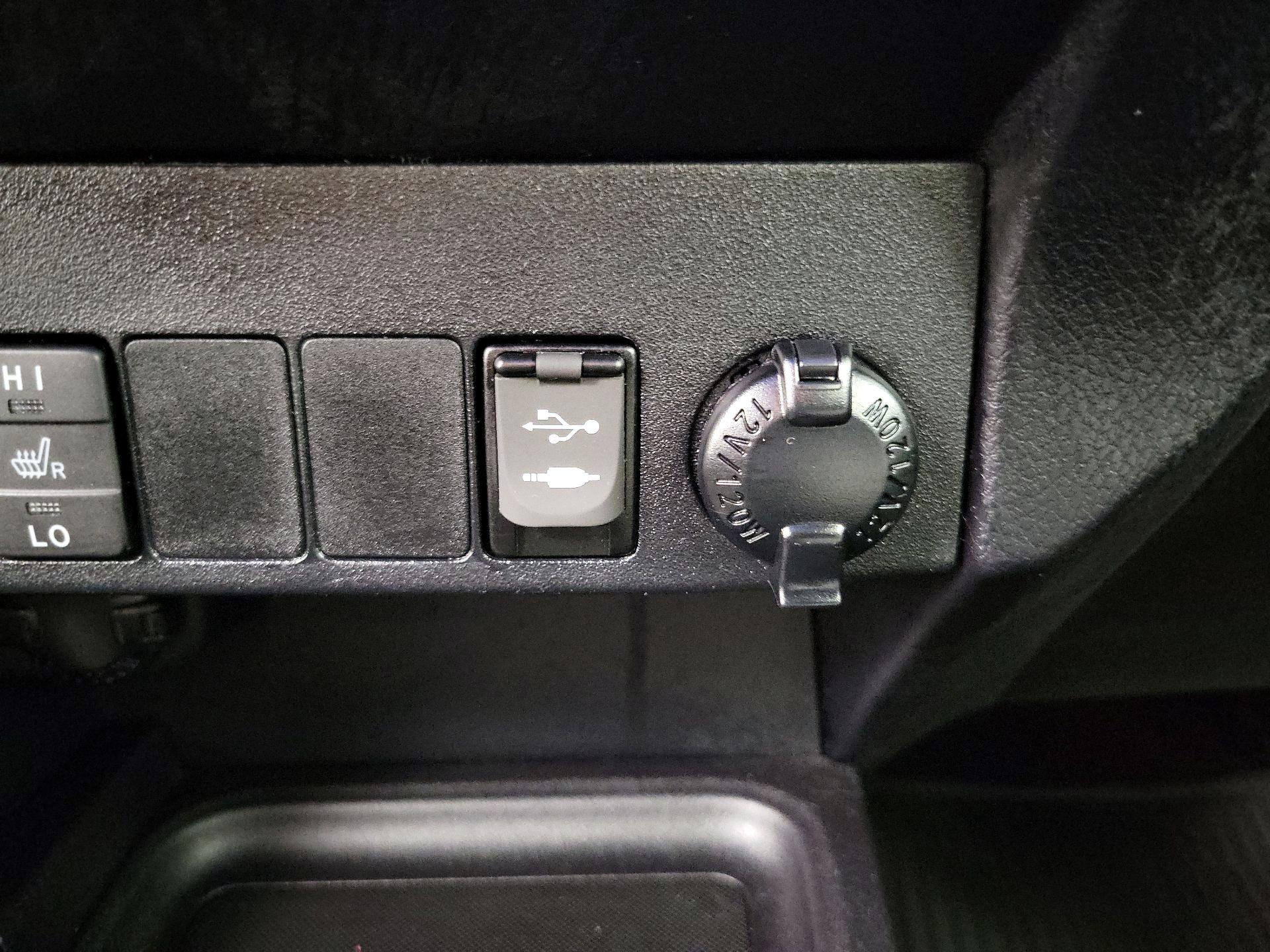 Thumbnail: 2017 Toyota RAV4 - 19
