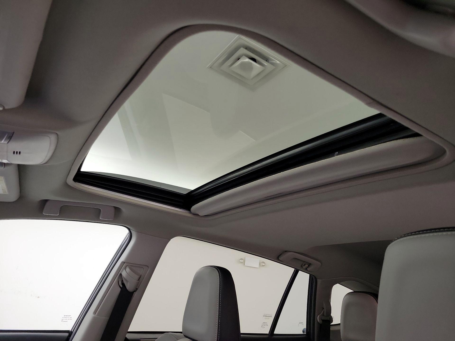 Thumbnail: 2017 Toyota RAV4 - 20