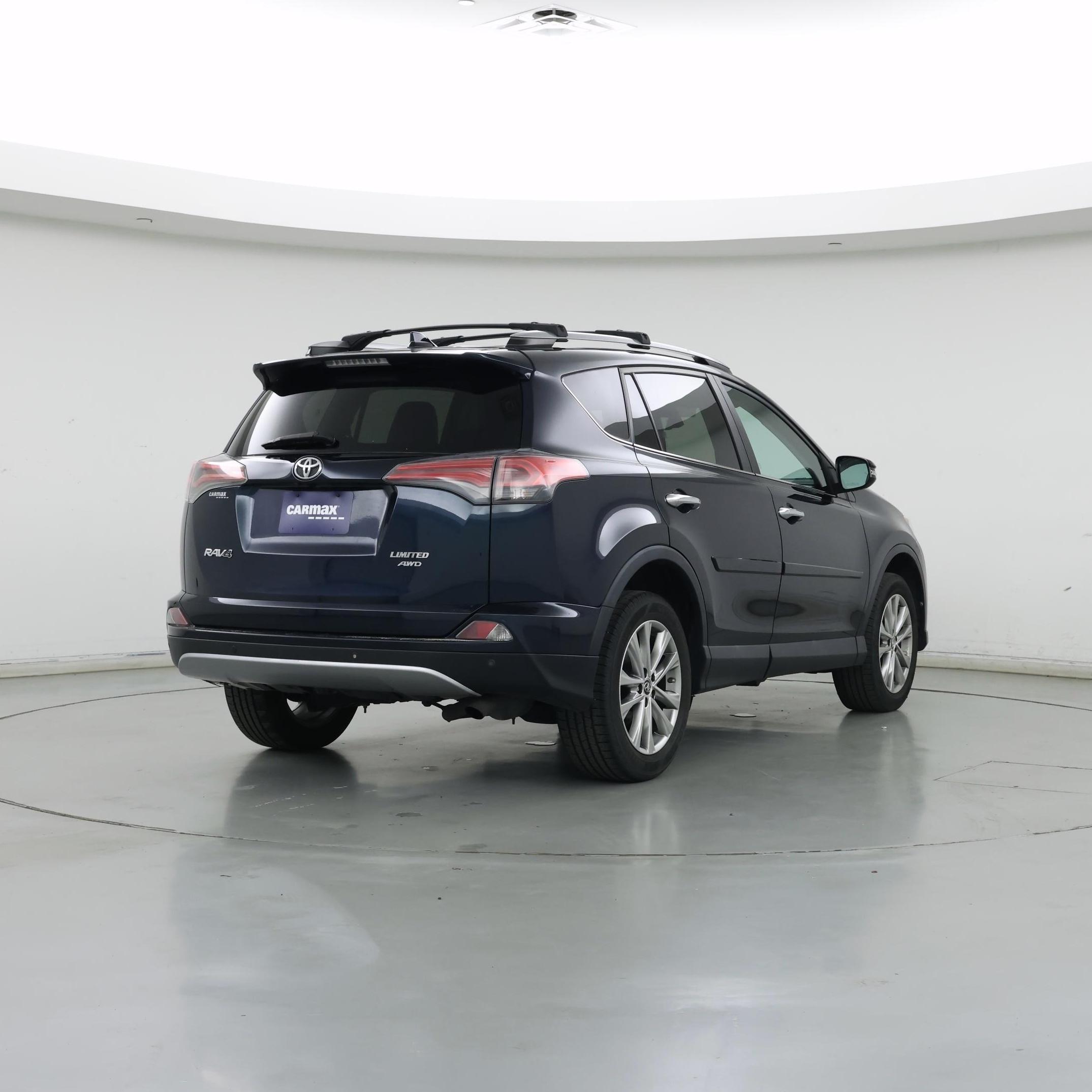 Thumbnail: 2017 Toyota RAV4 - 8
