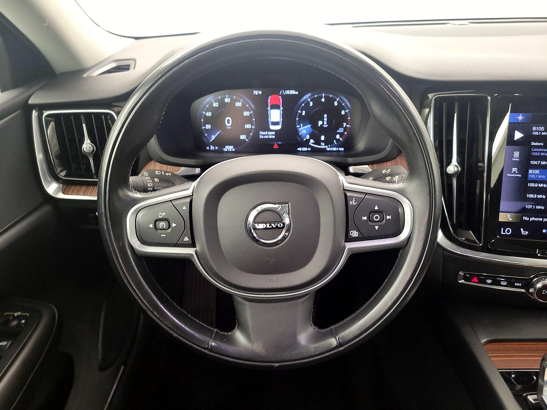 Thumbnail: 2022 Volvo S60 - 10