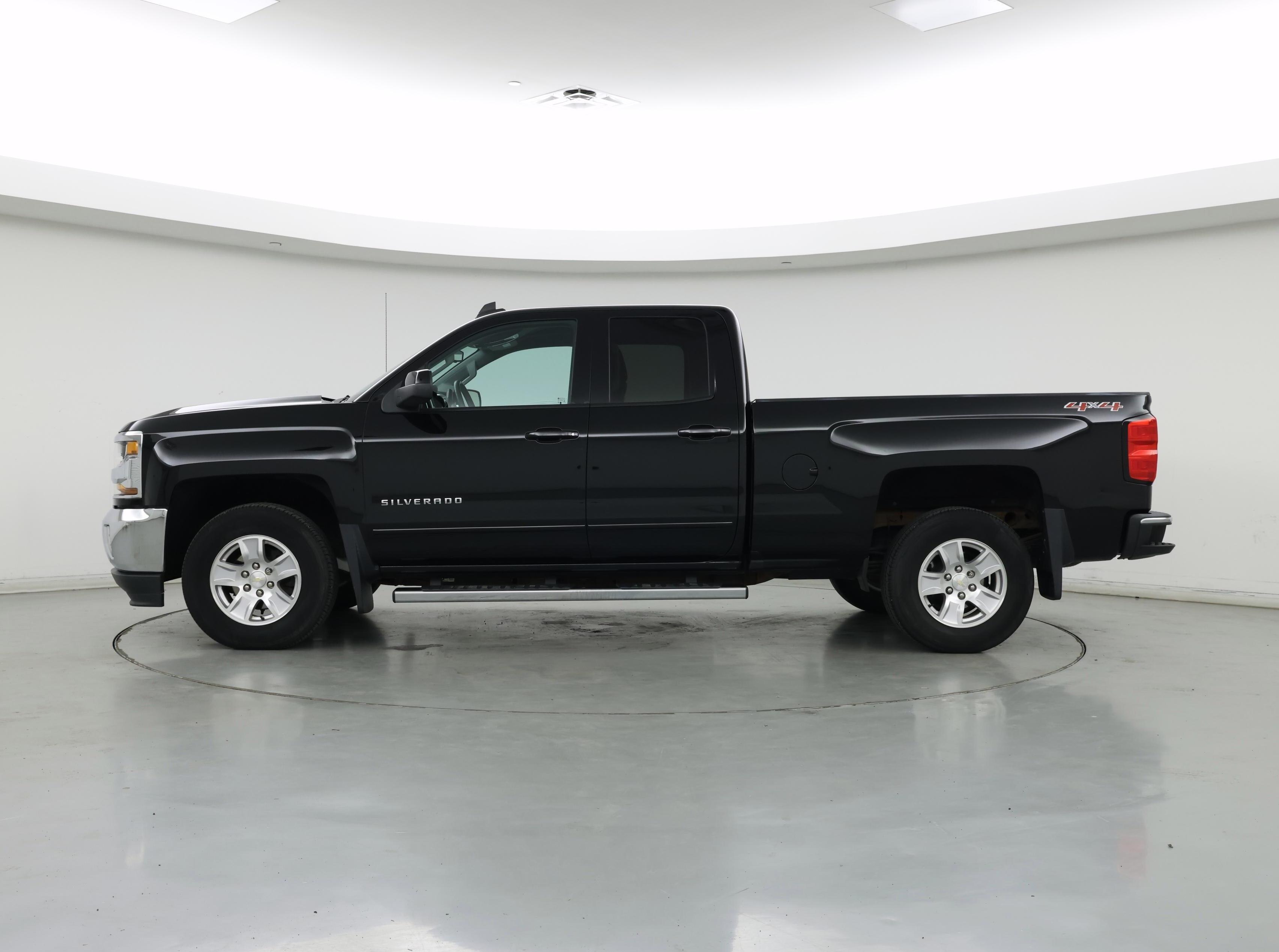 Thumbnail: 2017 Chevrolet Silverado 1500 - 3