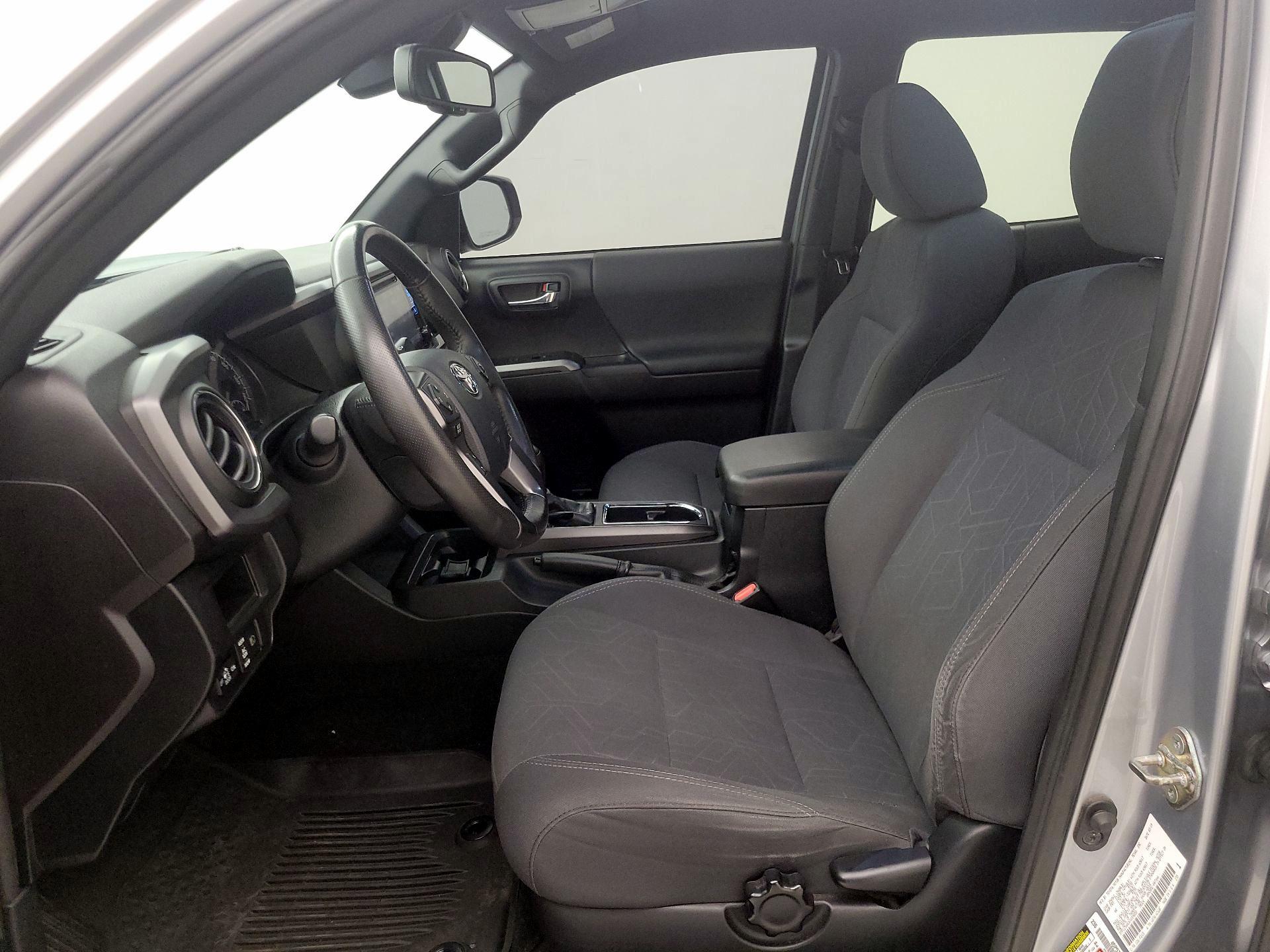 Thumbnail: 2019 Toyota Tacoma - 9