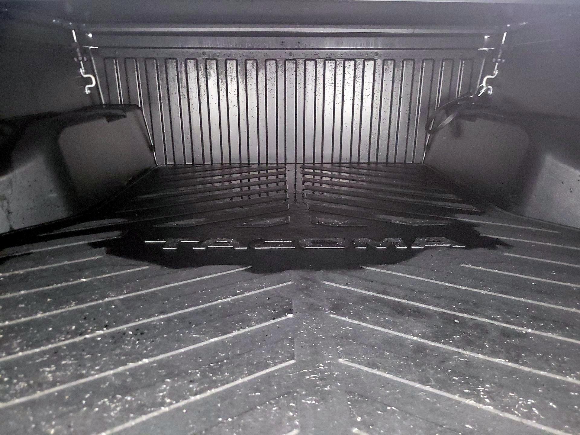 Thumbnail: 2019 Toyota Tacoma - 19