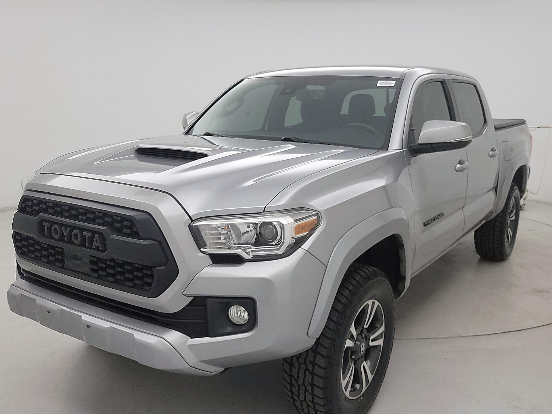 Thumbnail: 2019 Toyota Tacoma - 3