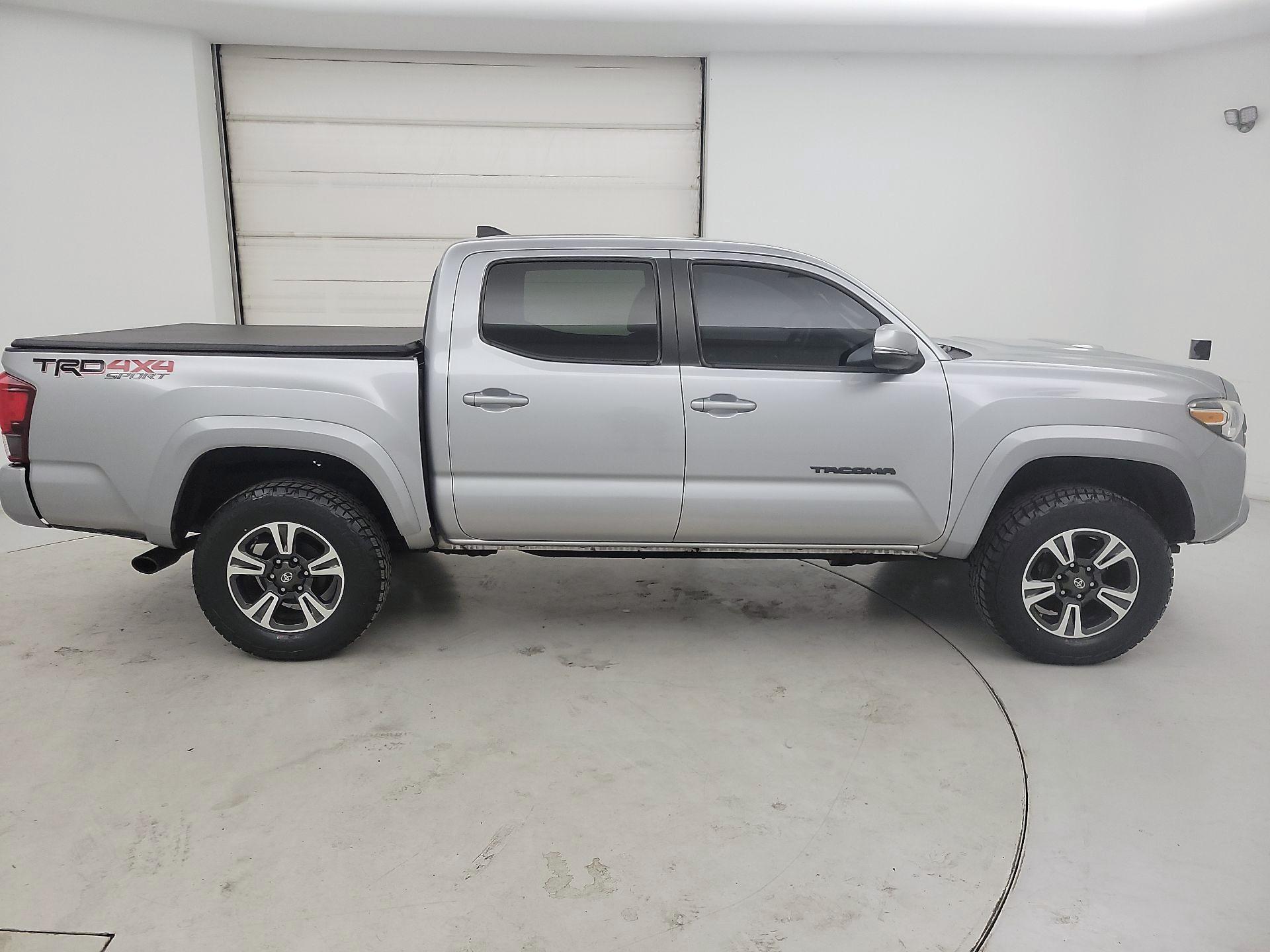 Thumbnail: 2019 Toyota Tacoma - 4