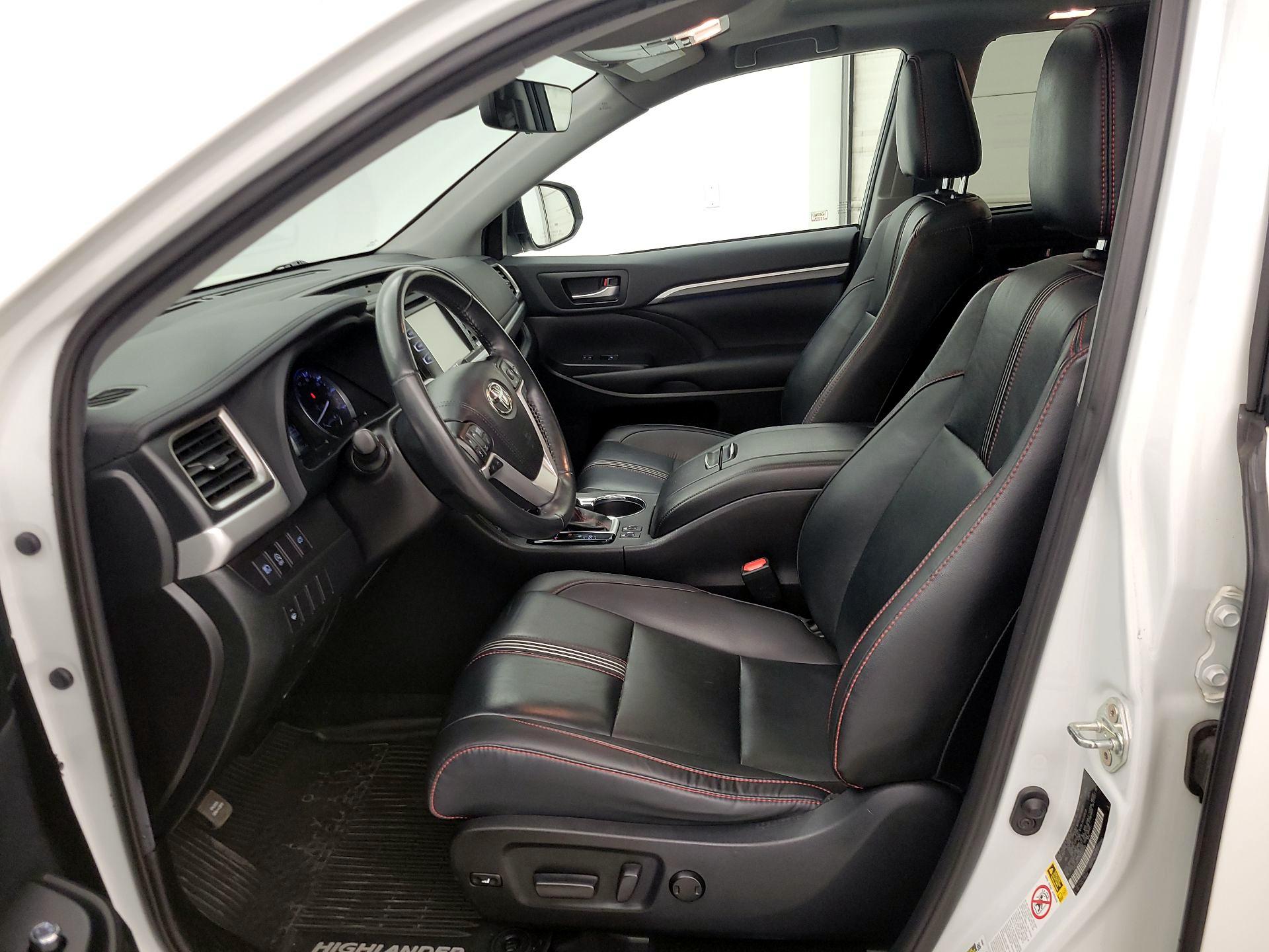 Thumbnail: 2019 Toyota Highlander - 11