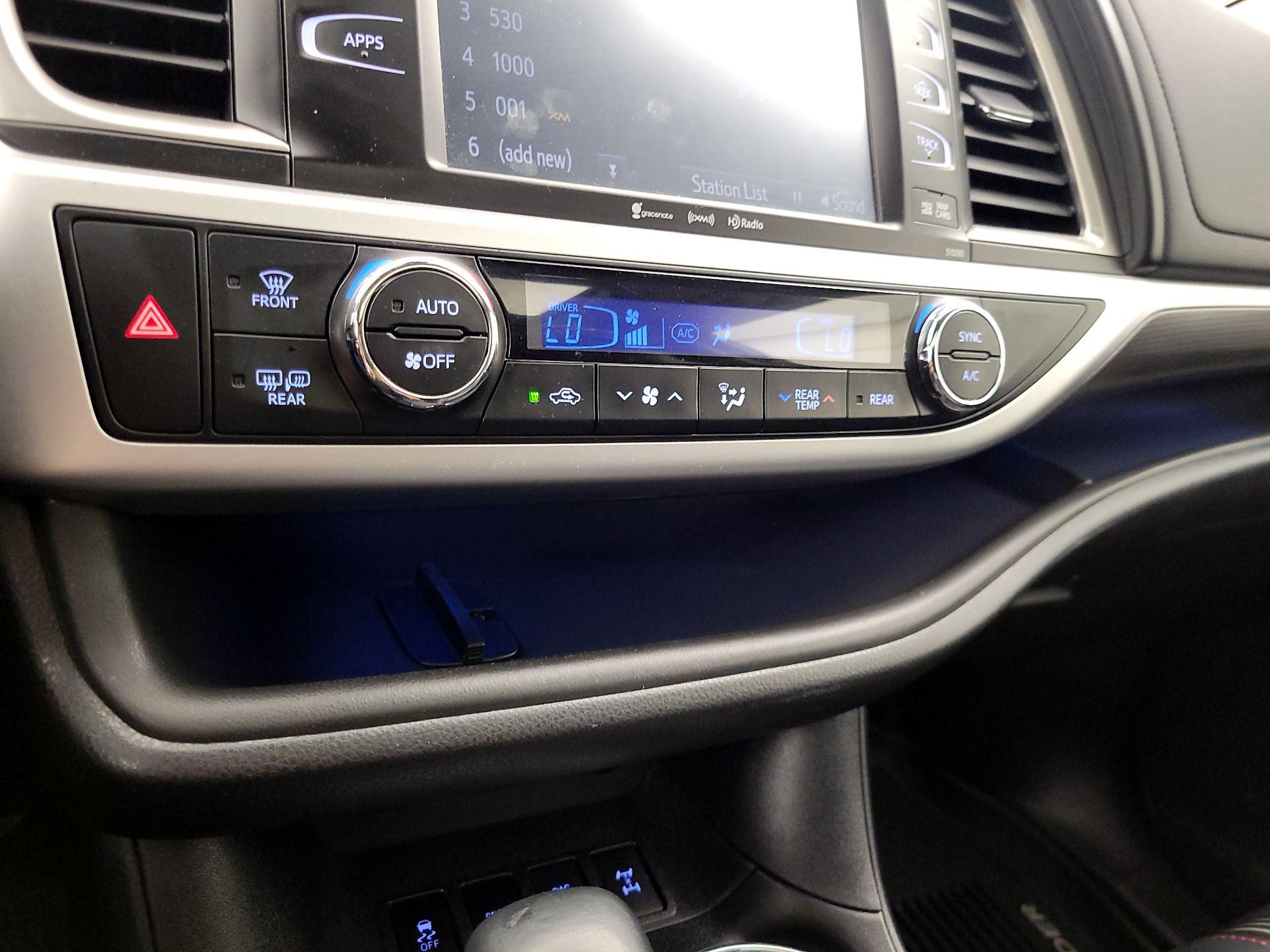 Thumbnail: 2019 Toyota Highlander - 16