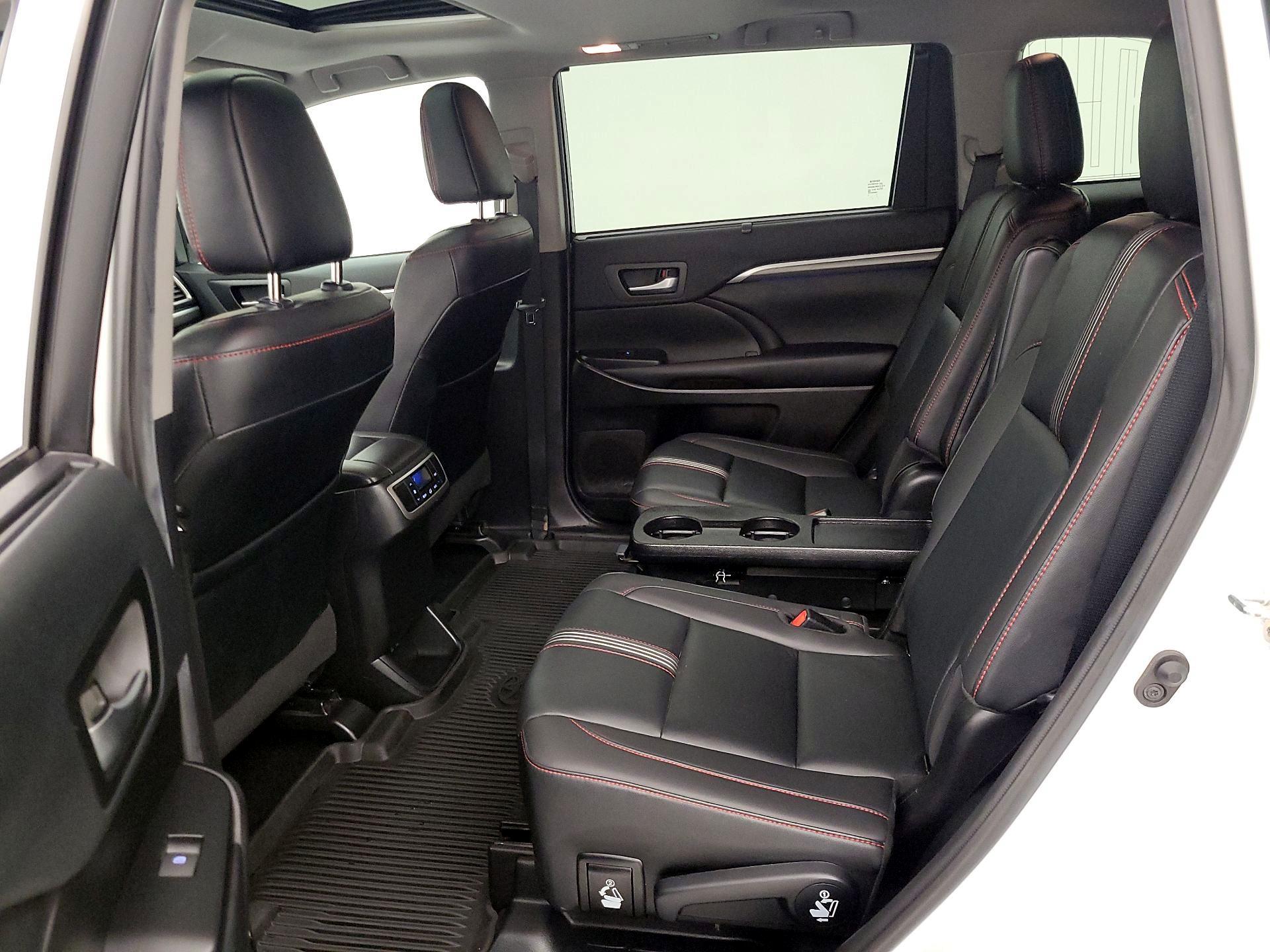 Thumbnail: 2019 Toyota Highlander - 20