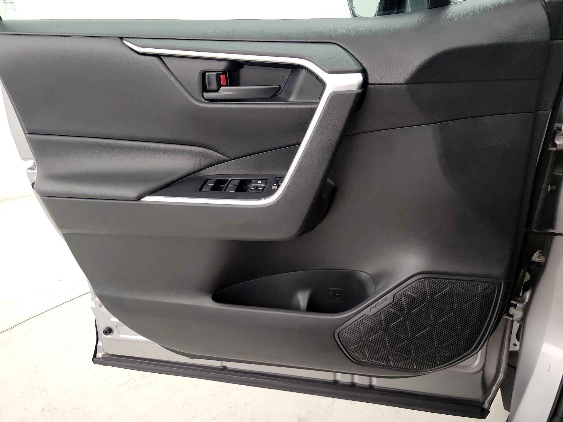Thumbnail: 2019 Toyota RAV4 - 12