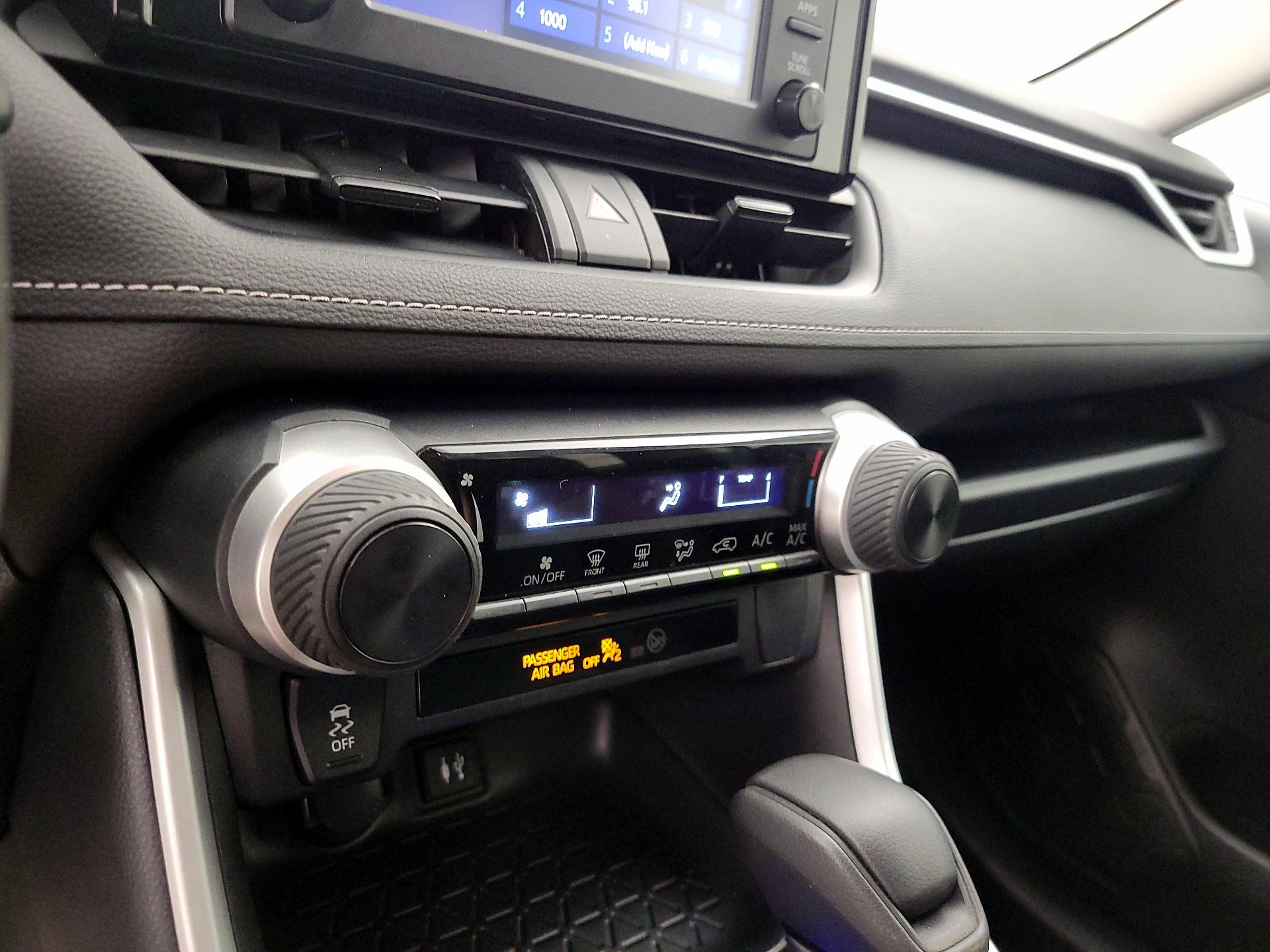 Thumbnail: 2019 Toyota RAV4 - 16
