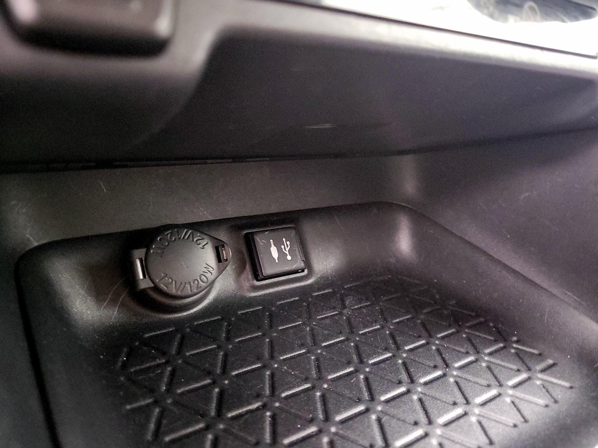 Thumbnail: 2019 Toyota RAV4 - 18