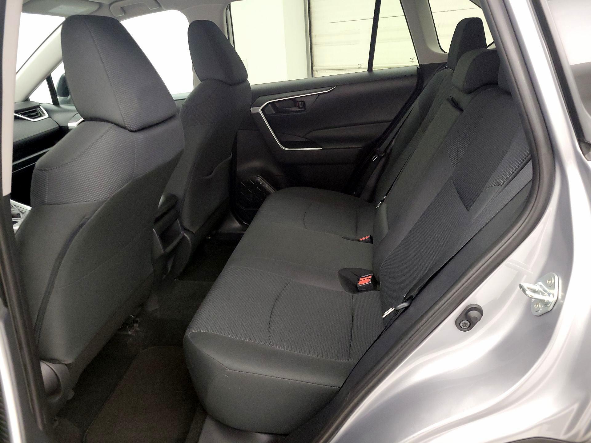 Thumbnail: 2019 Toyota RAV4 - 19