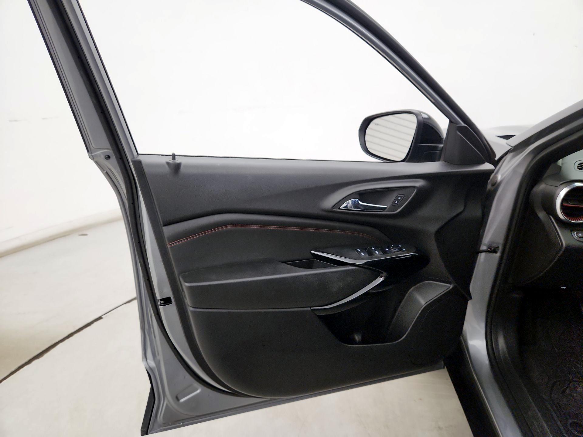 Thumbnail: 2025 Chevrolet Trax - 12