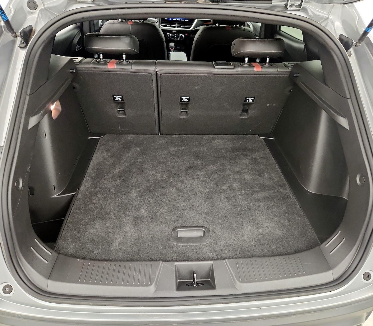 Trunk/Cargo (Seats Up)
