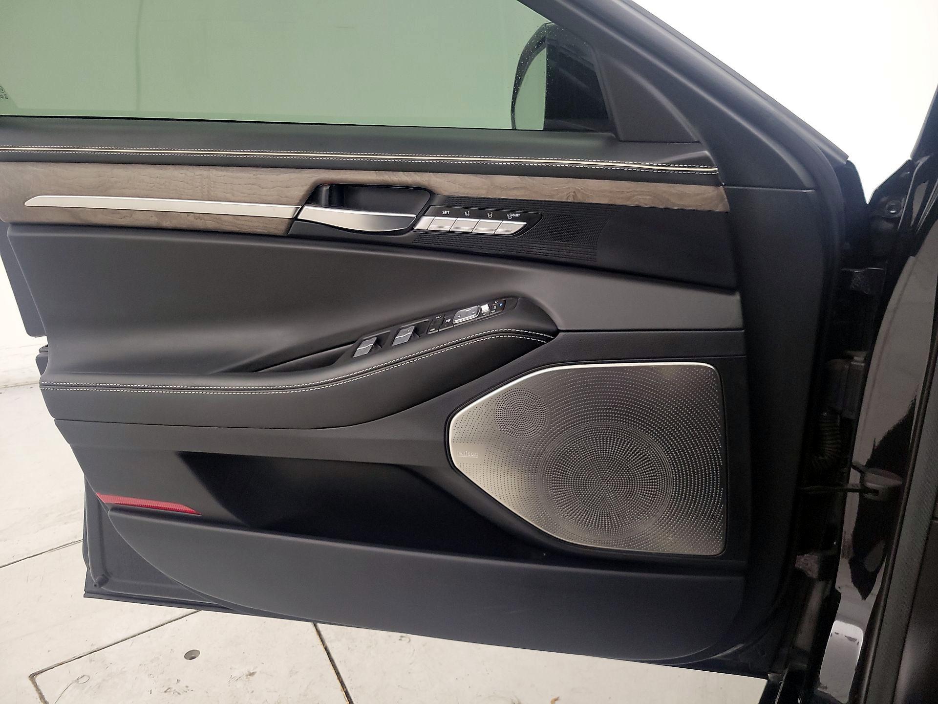 Thumbnail: 2020 Genesis G90 - 12