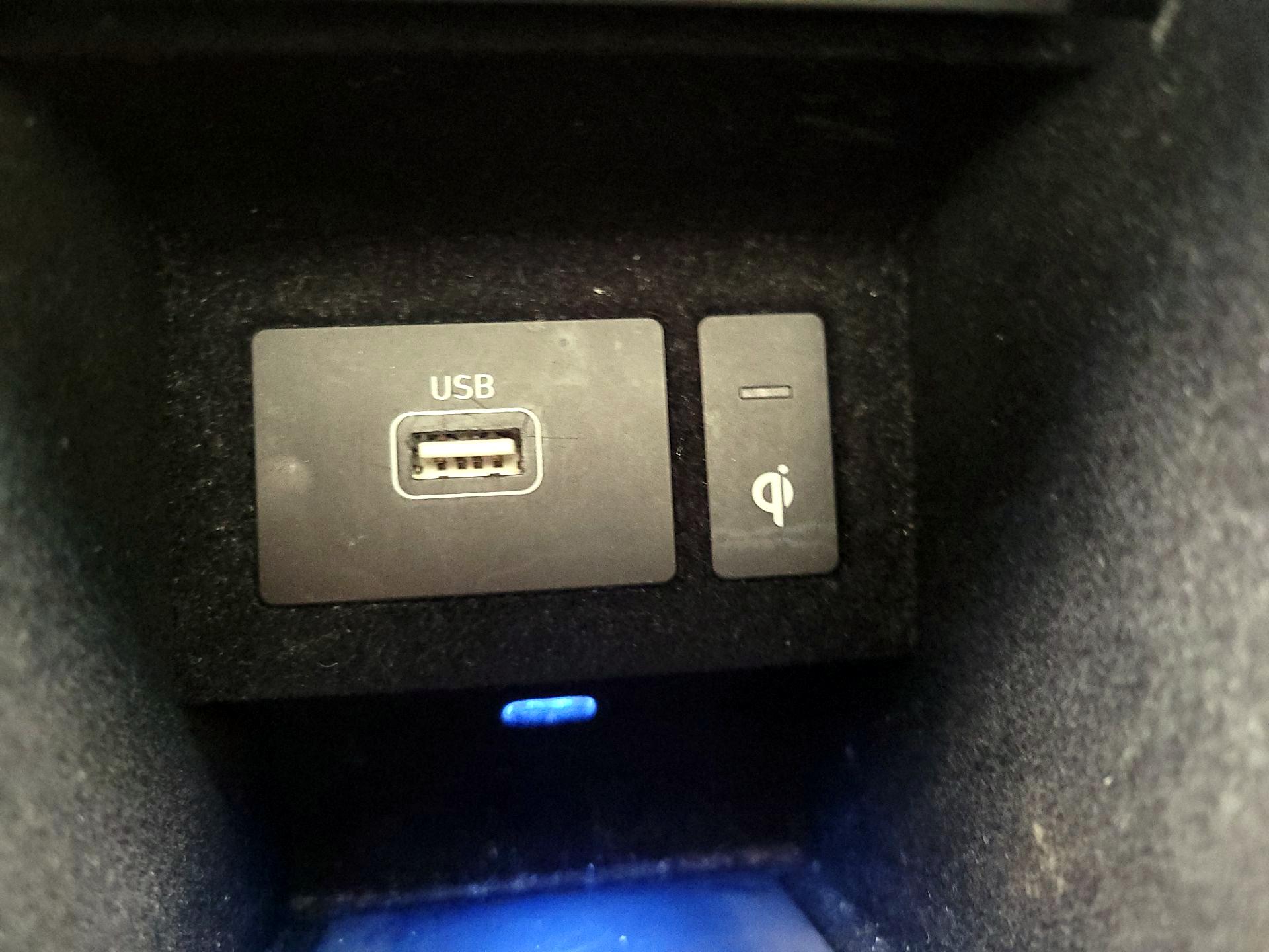 Thumbnail: 2020 Genesis G90 - 19