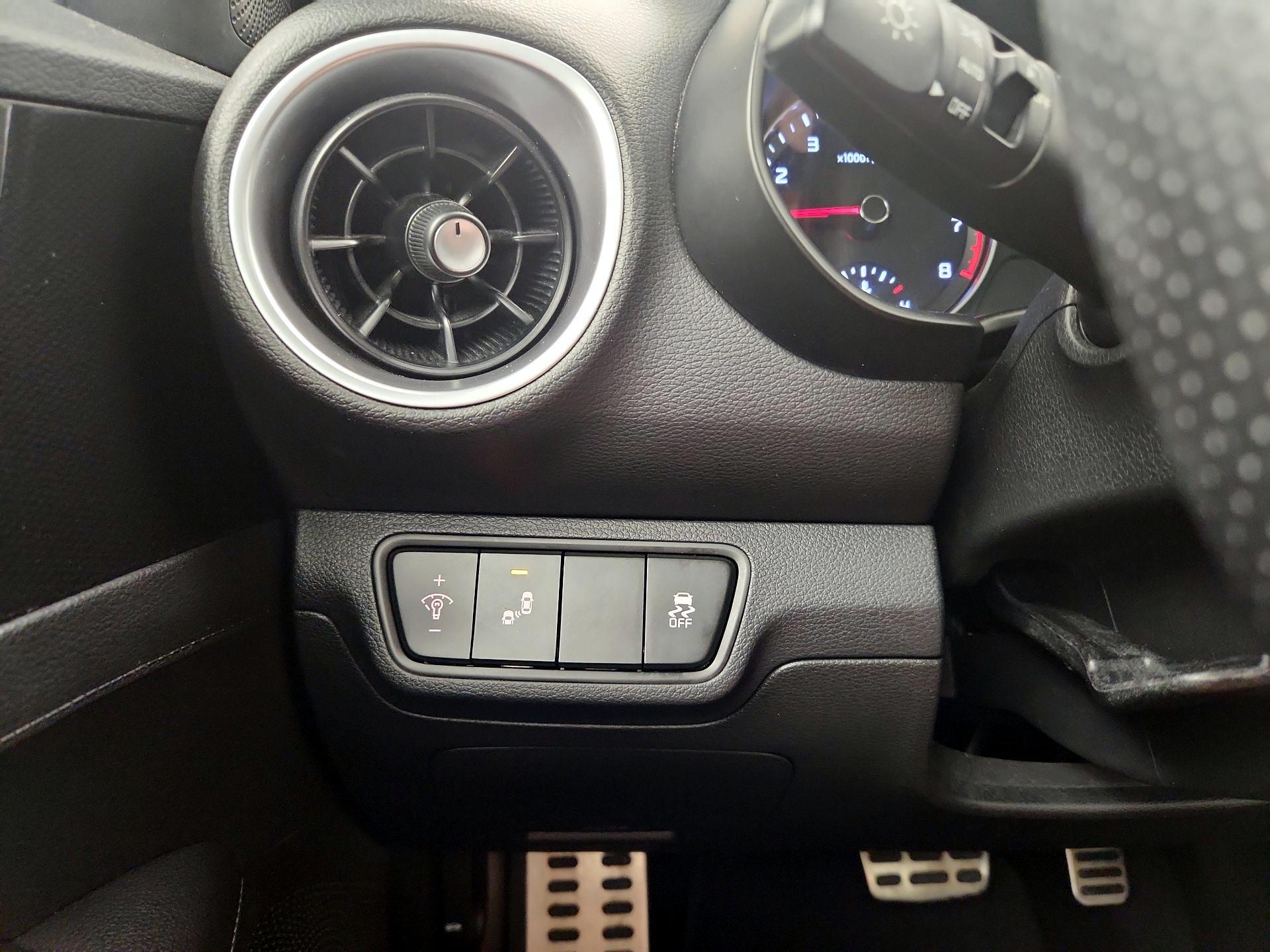 Thumbnail: 2022 Kia Forte - 13