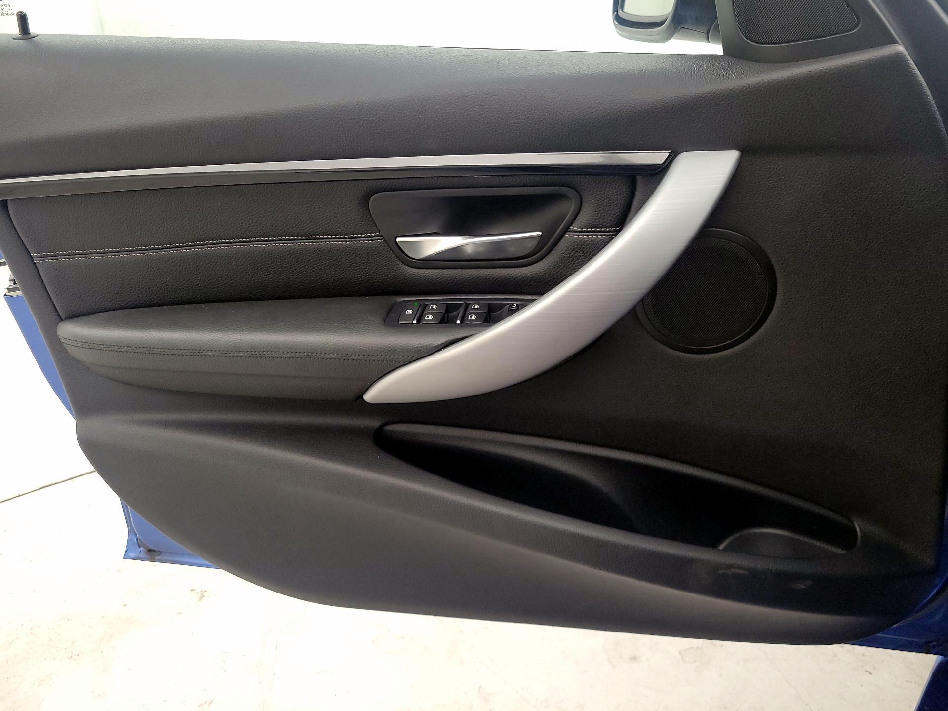 Thumbnail: 2016 BMW 3 Series - 12