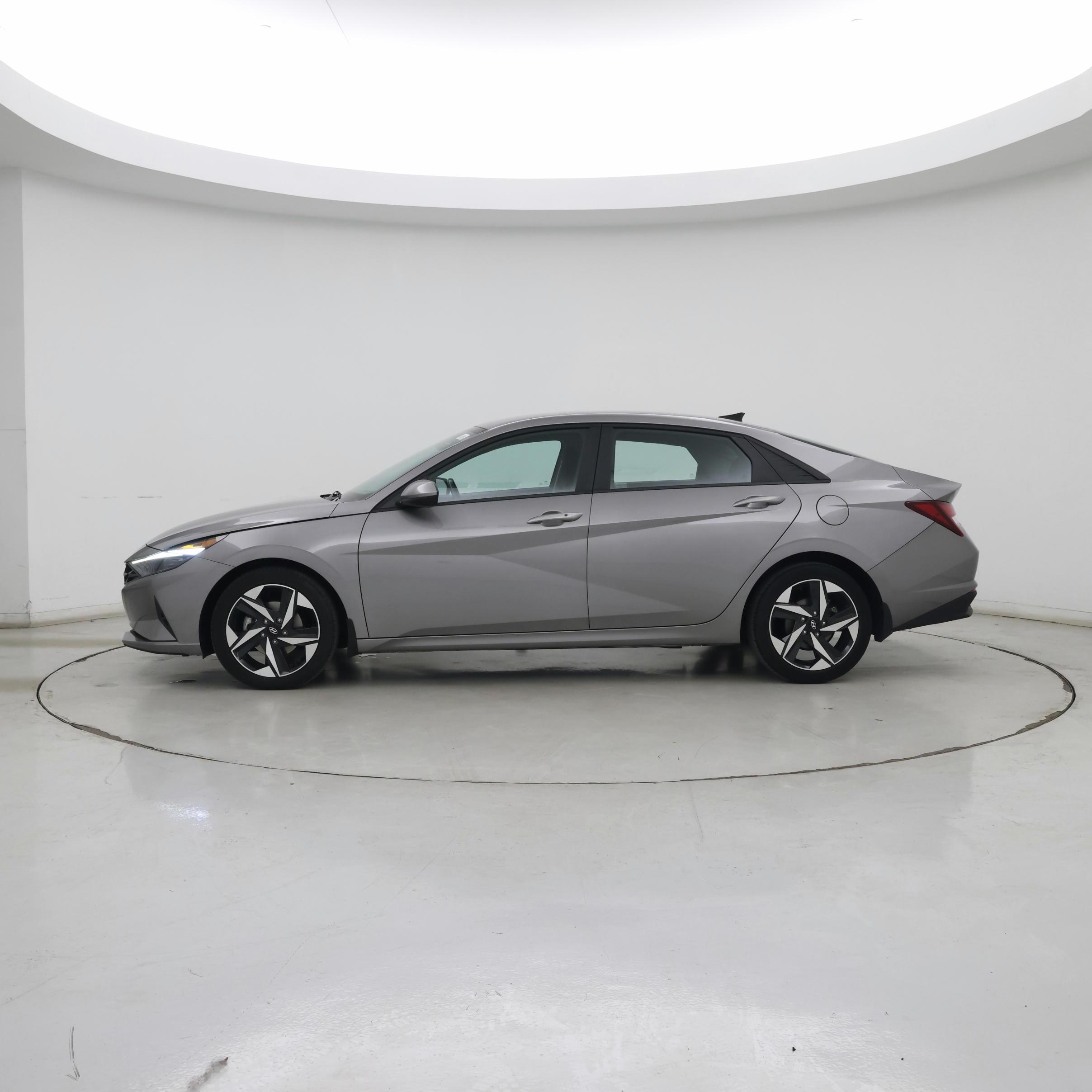 Thumbnail: 2023 Hyundai Elantra - 3