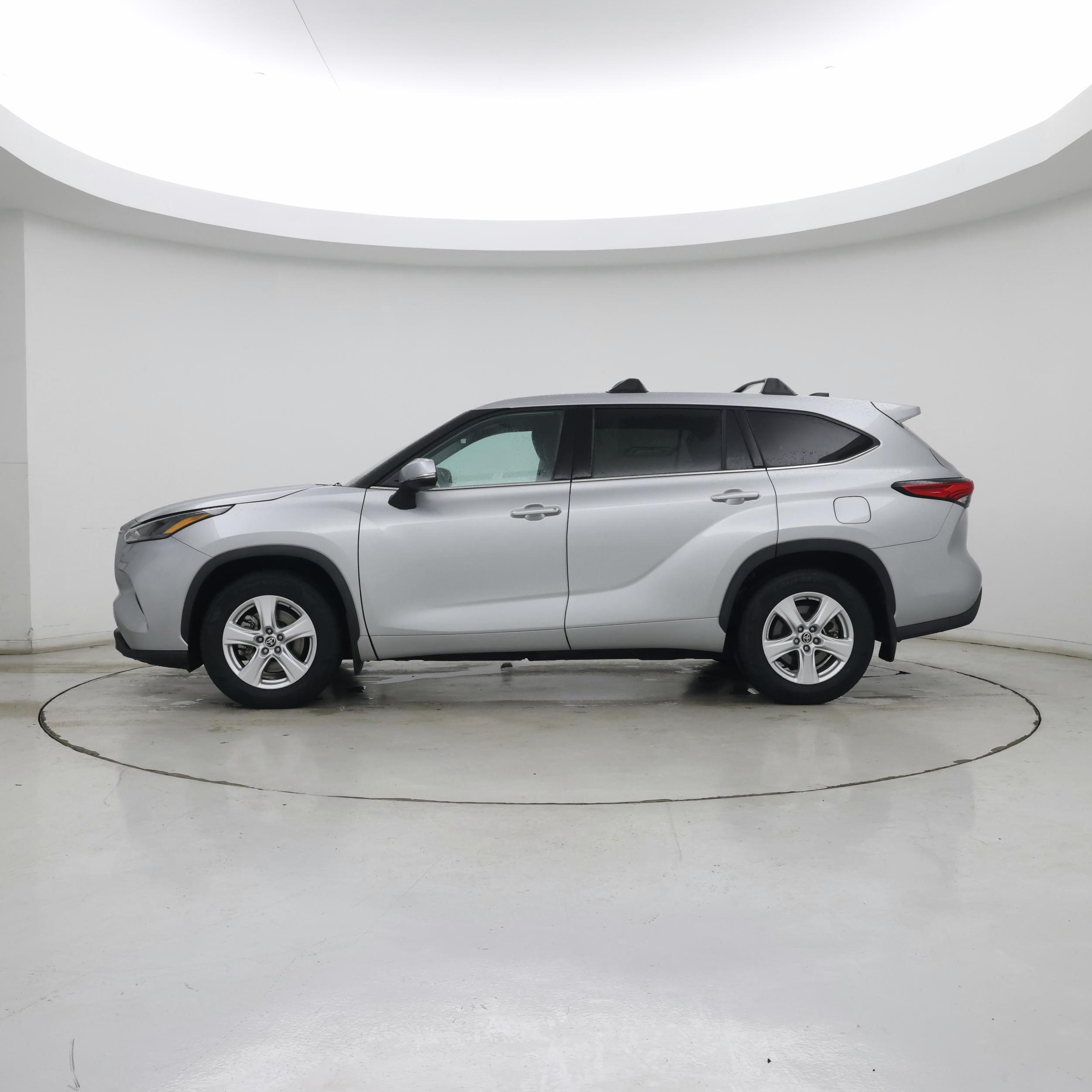 Thumbnail: 2022 Toyota Highlander - 3