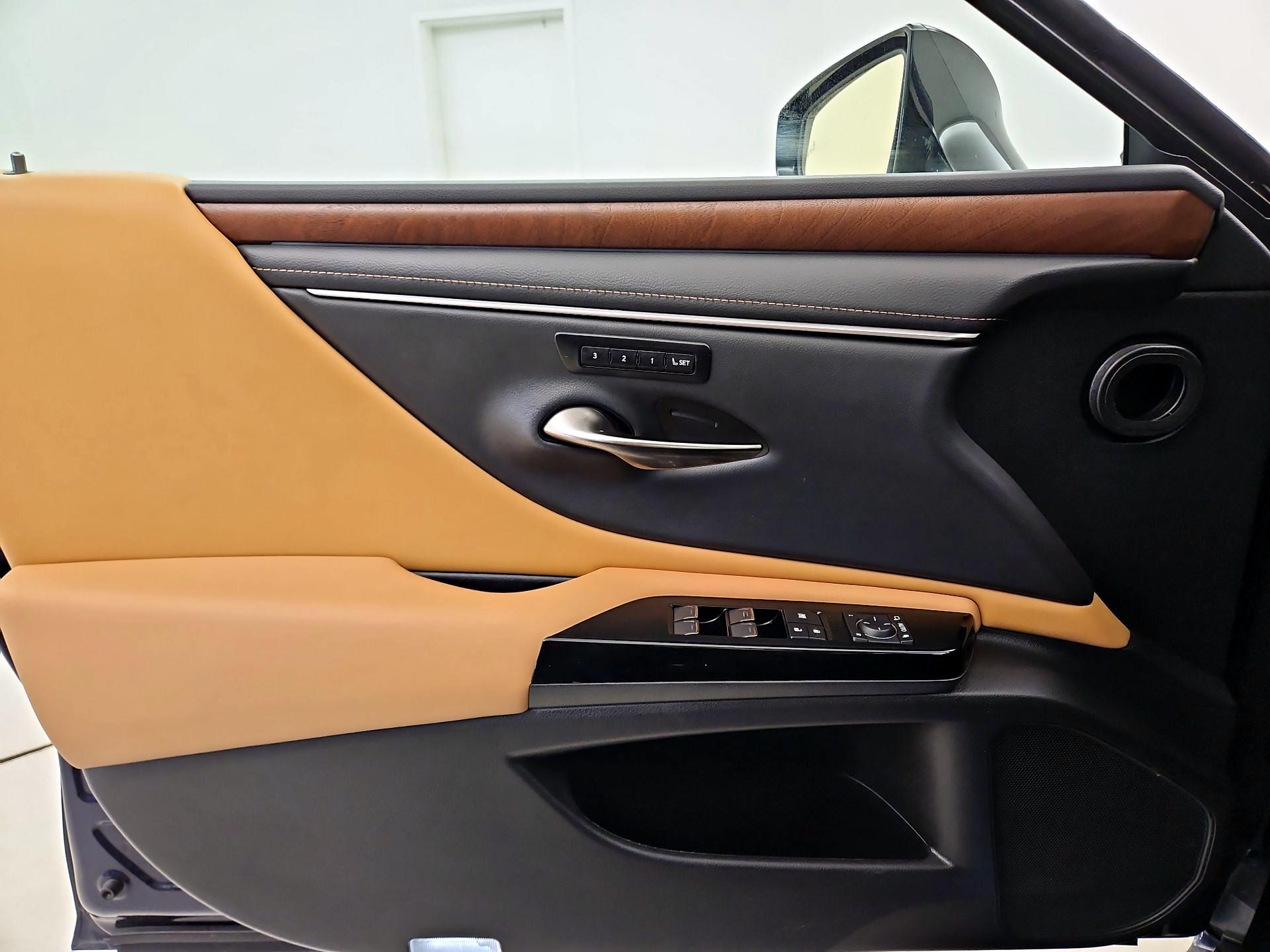 Thumbnail: 2024 Lexus ES - 12