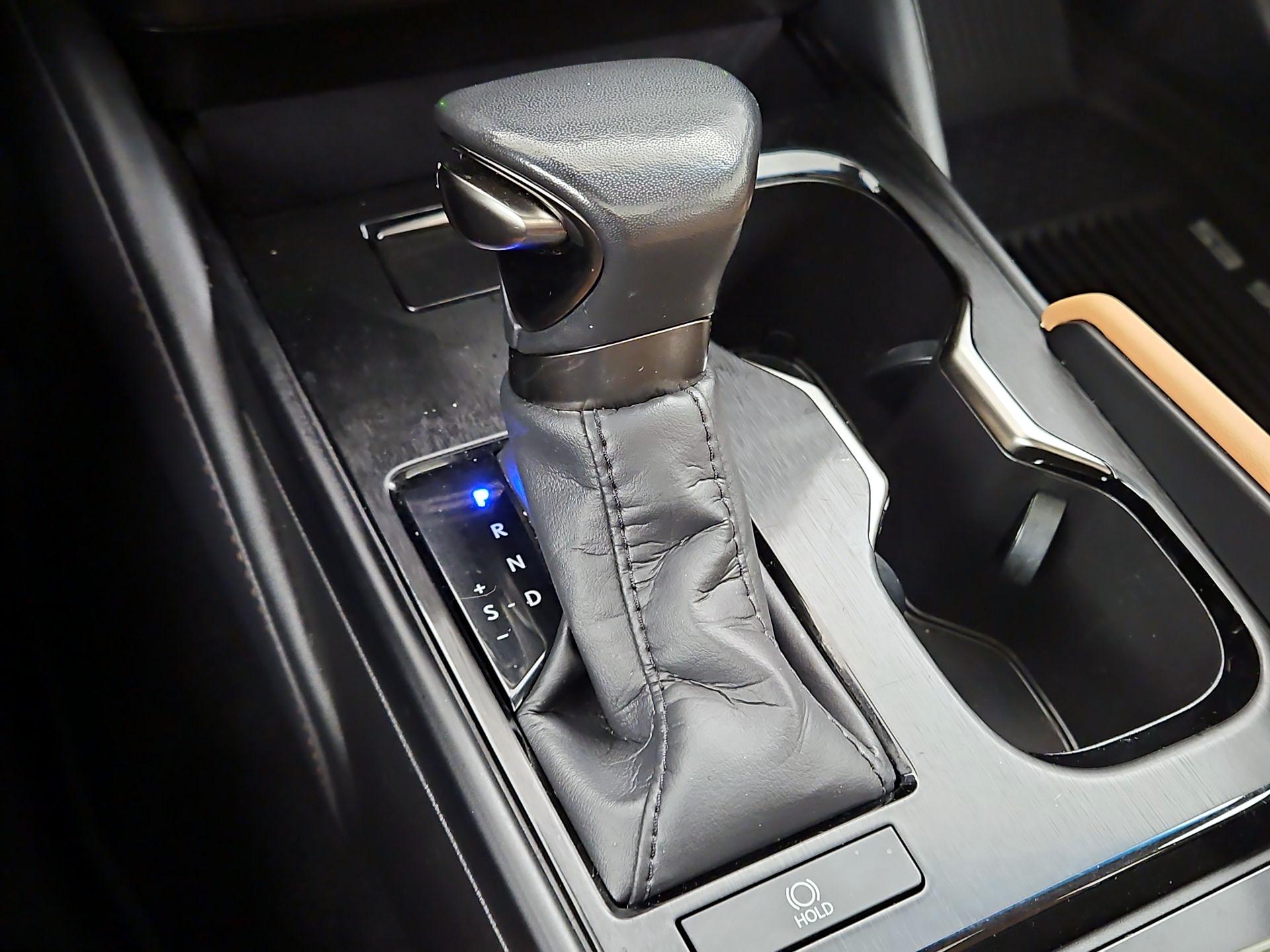 Thumbnail: 2024 Lexus ES - 17