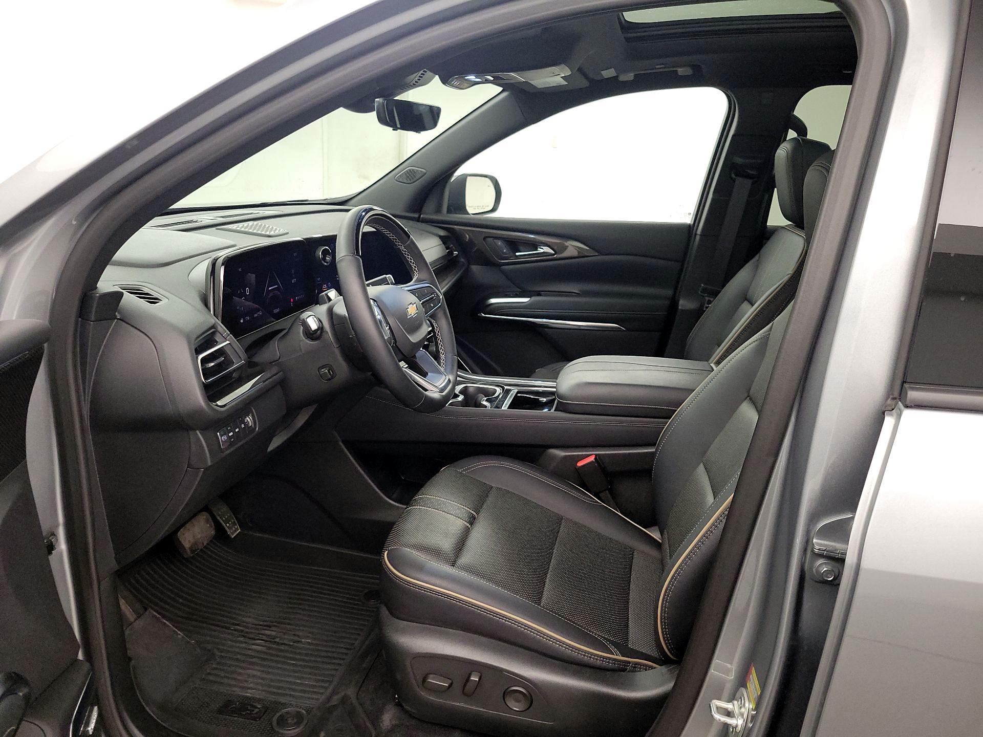 Thumbnail: 2025 Chevrolet Traverse - 11