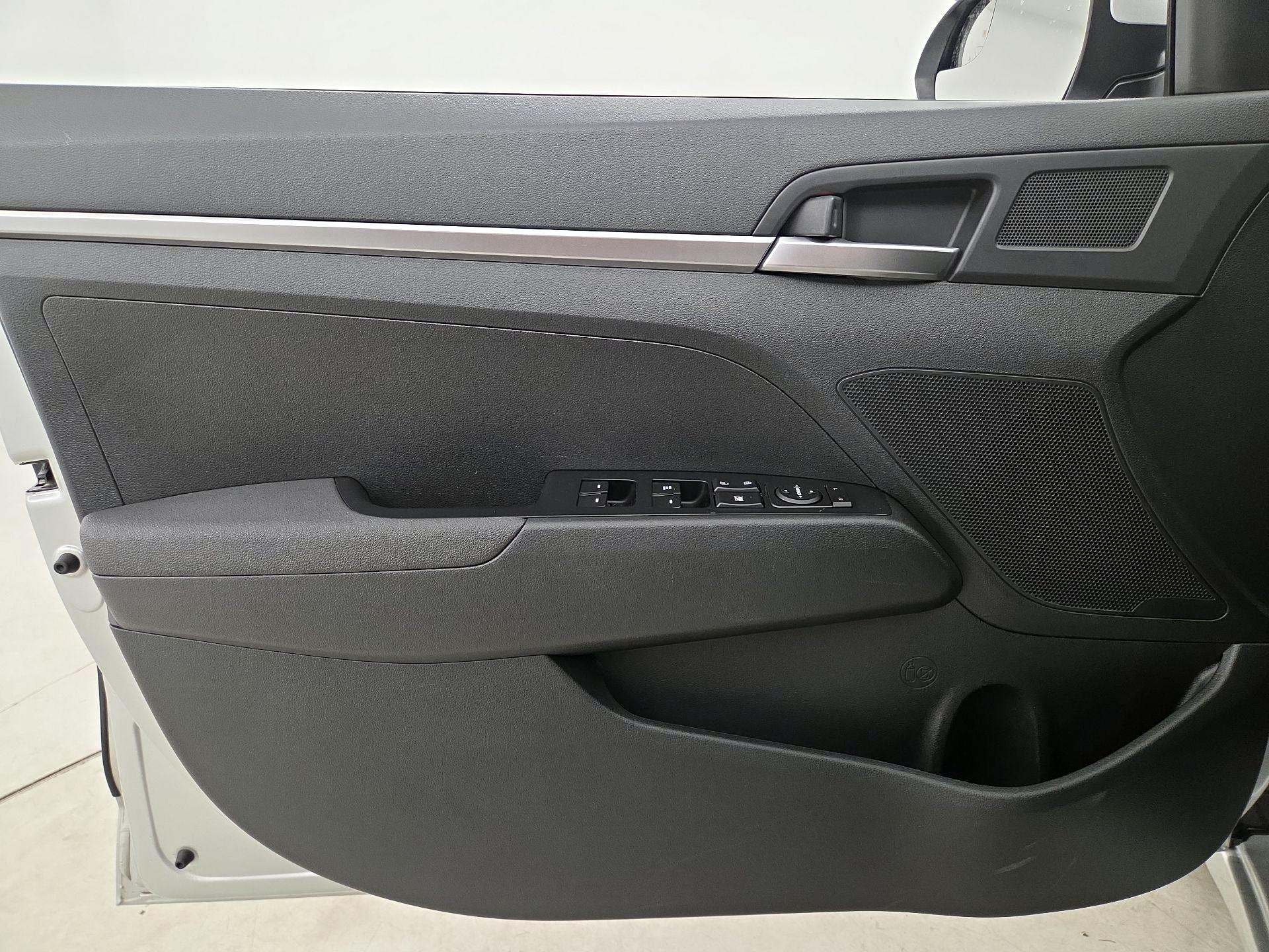 Thumbnail: 2019 Hyundai Elantra - 12