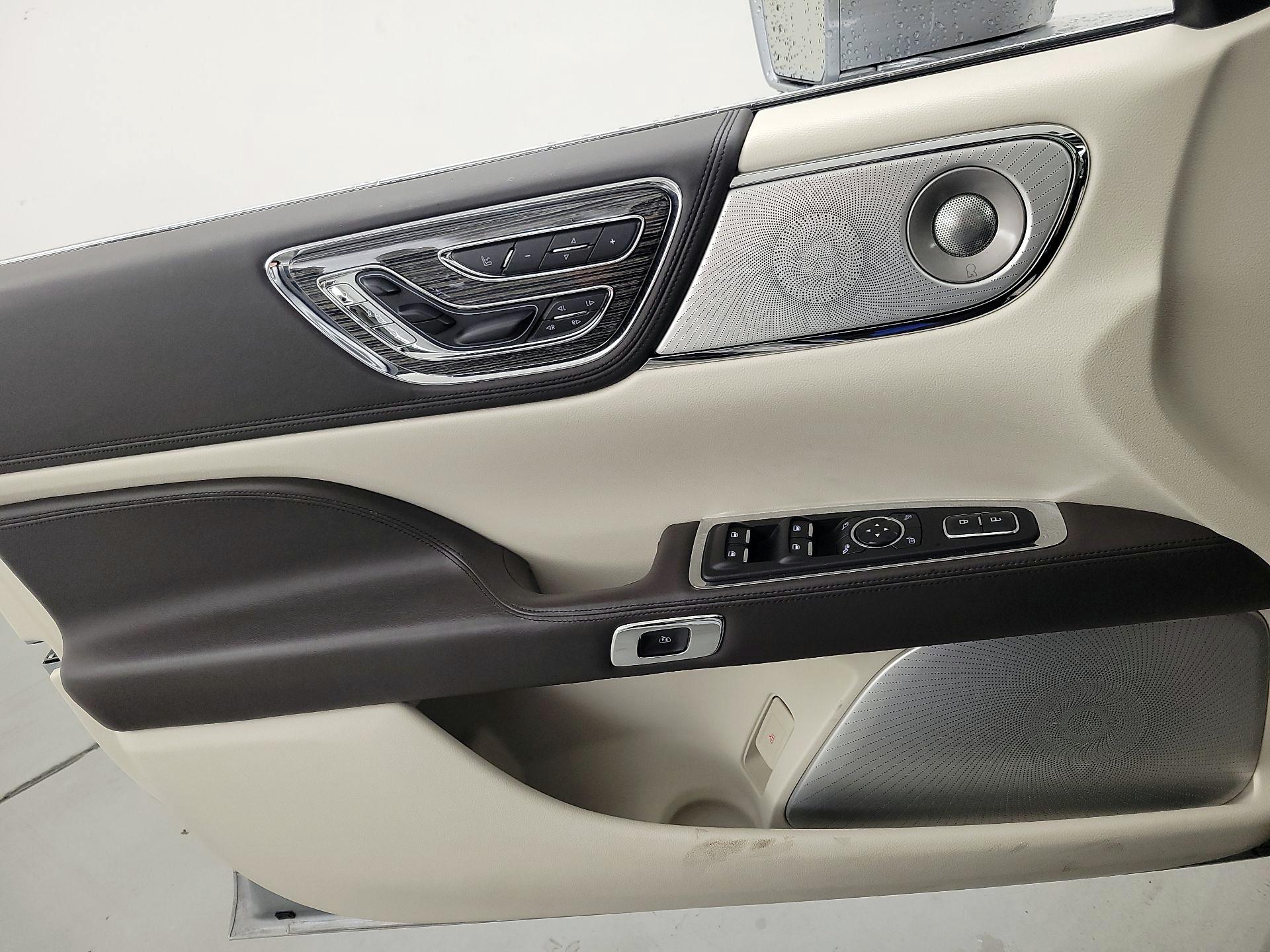 Thumbnail: 2020 Lincoln Continental - 12