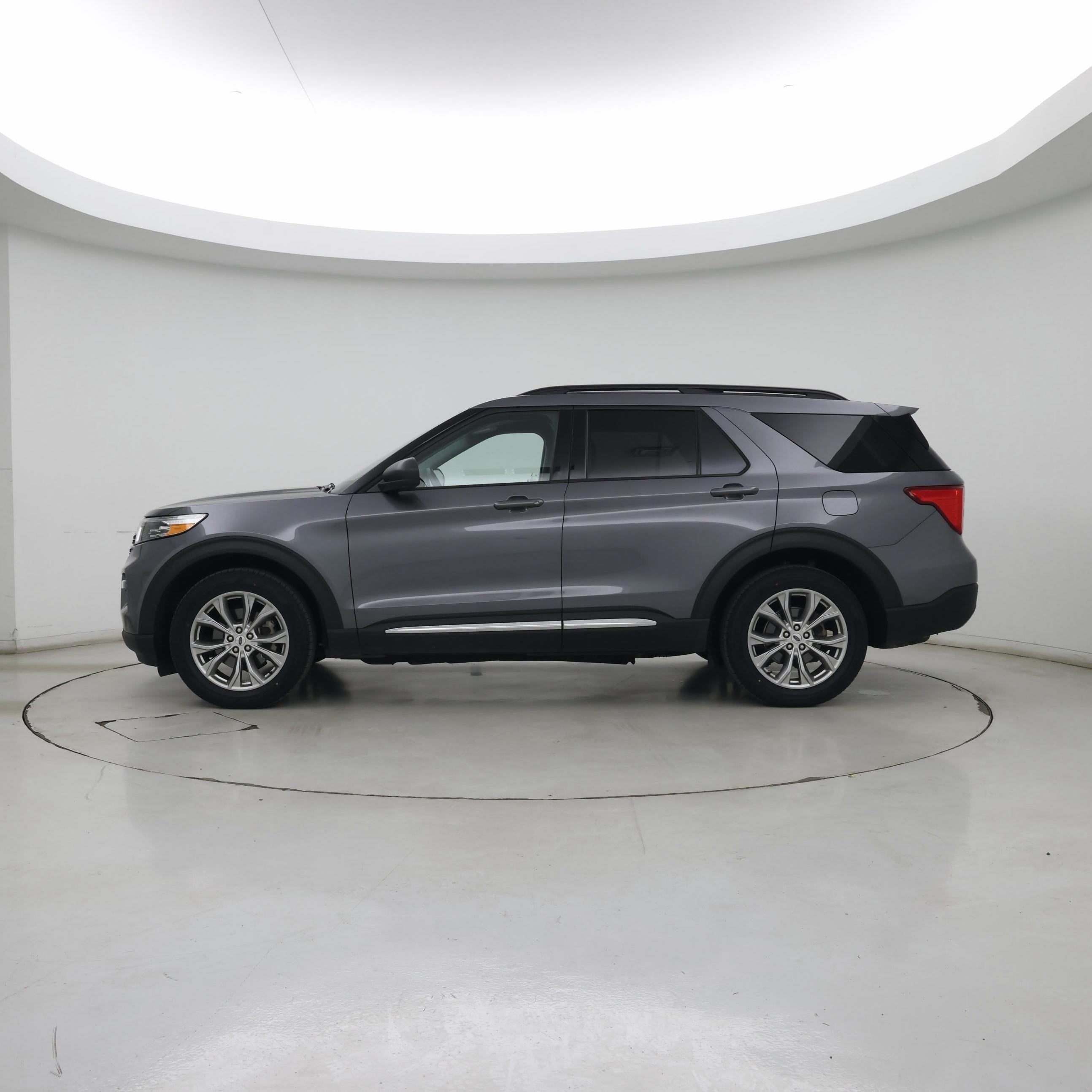 Thumbnail: 2022 Ford Explorer - 3
