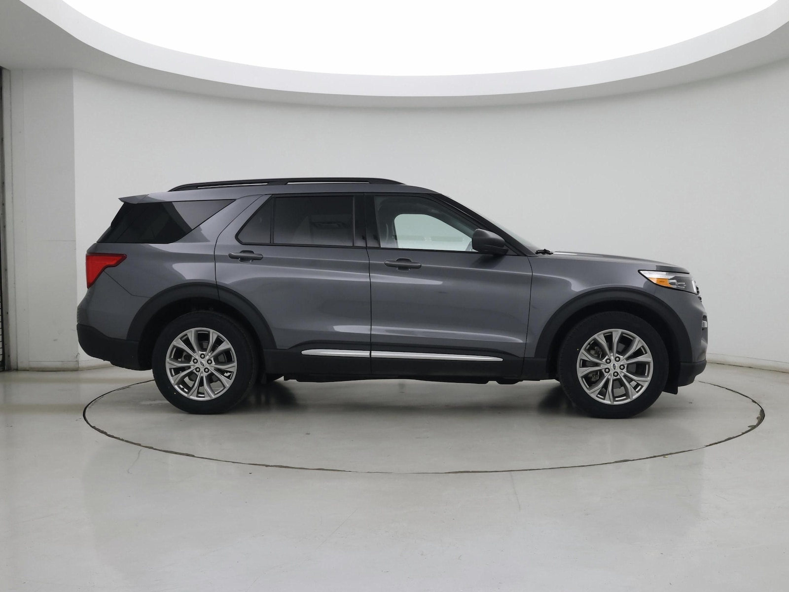 2022 Ford Explorer XLT - Photo 8