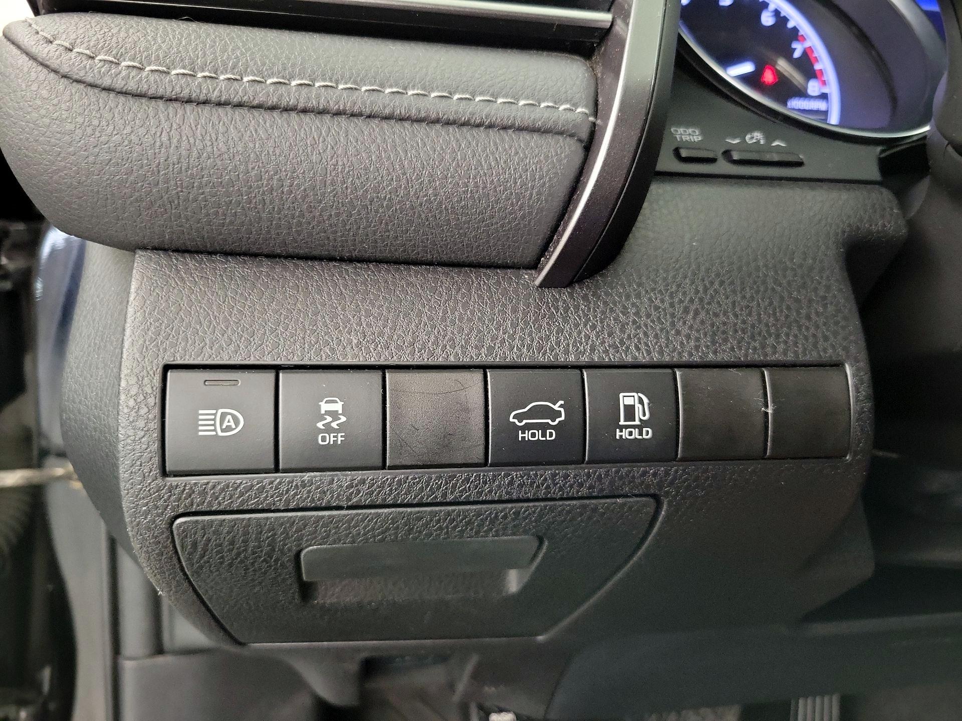 Thumbnail: 2019 Toyota Camry - 13