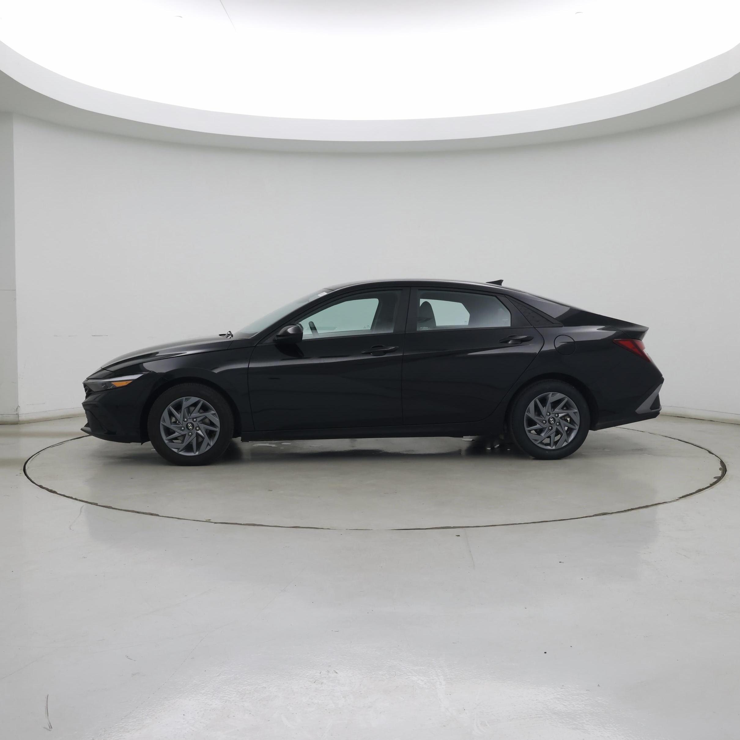 Thumbnail: 2024 Hyundai Elantra - 3