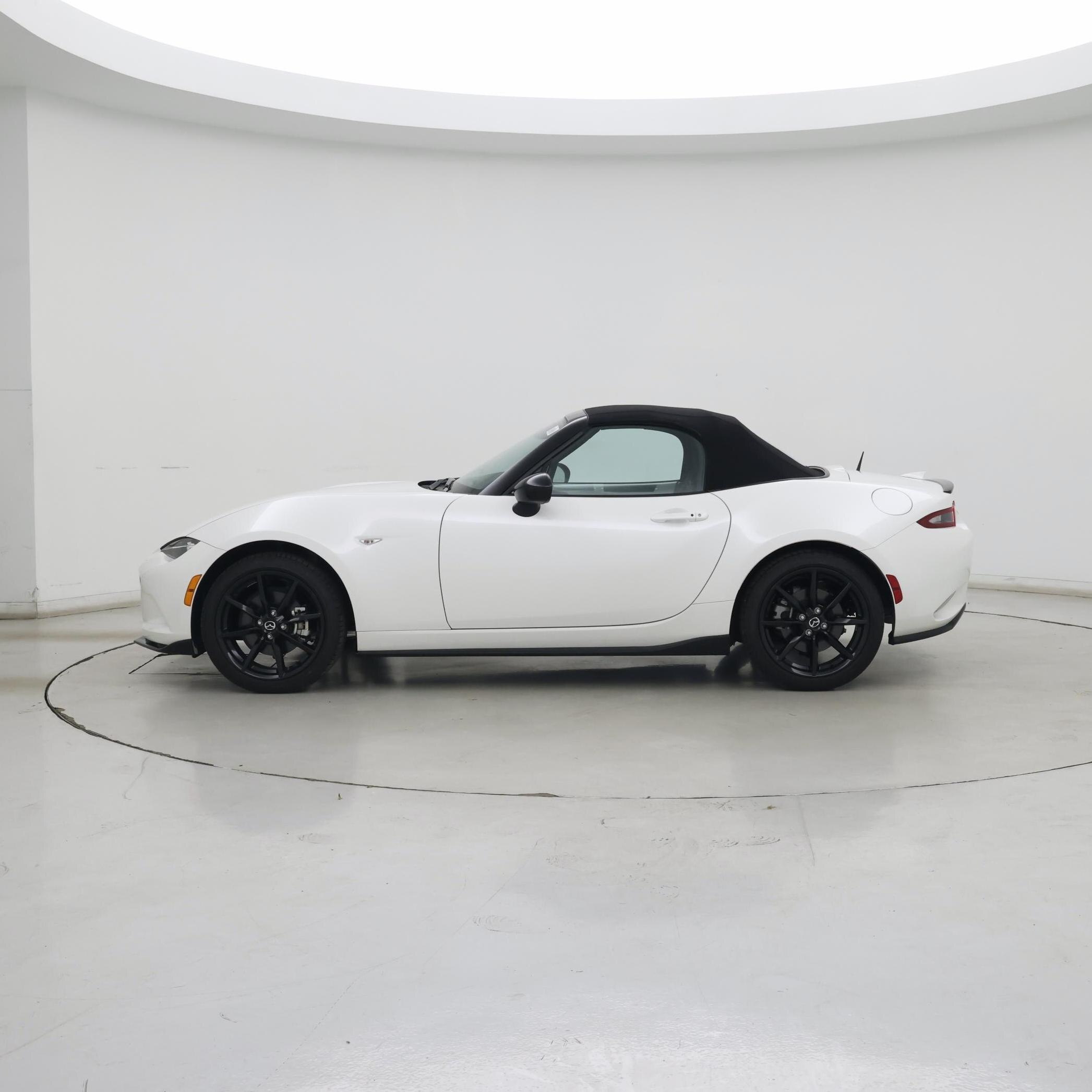 Thumbnail: 2023 Mazda MX-5 Miata - 3