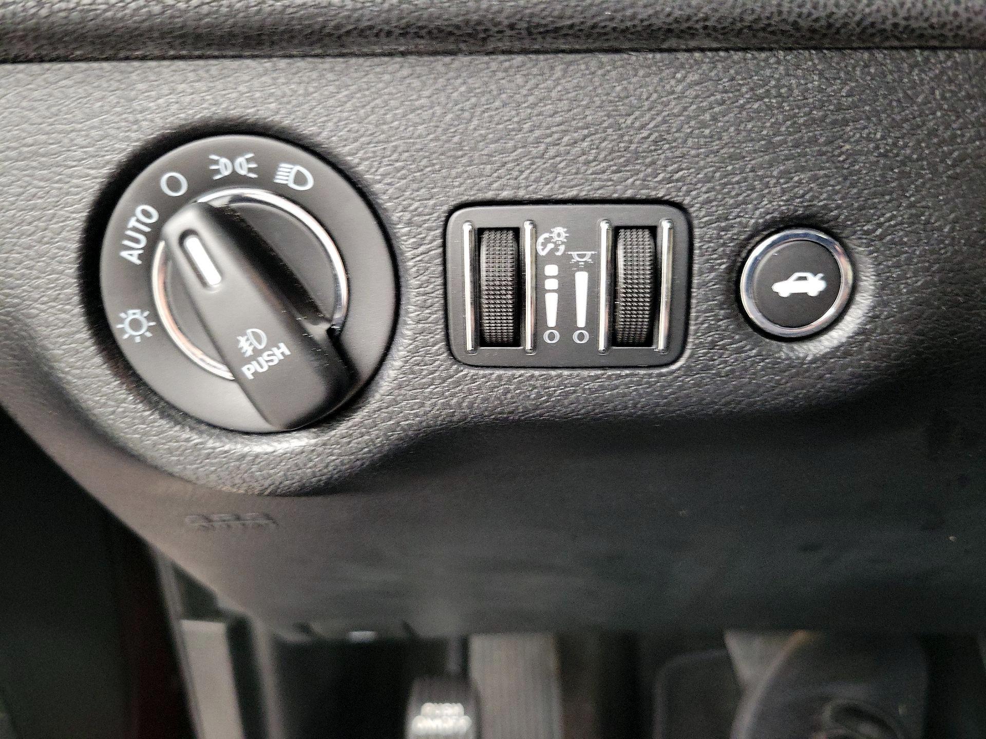 Thumbnail: 2016 Chrysler 300 - 13
