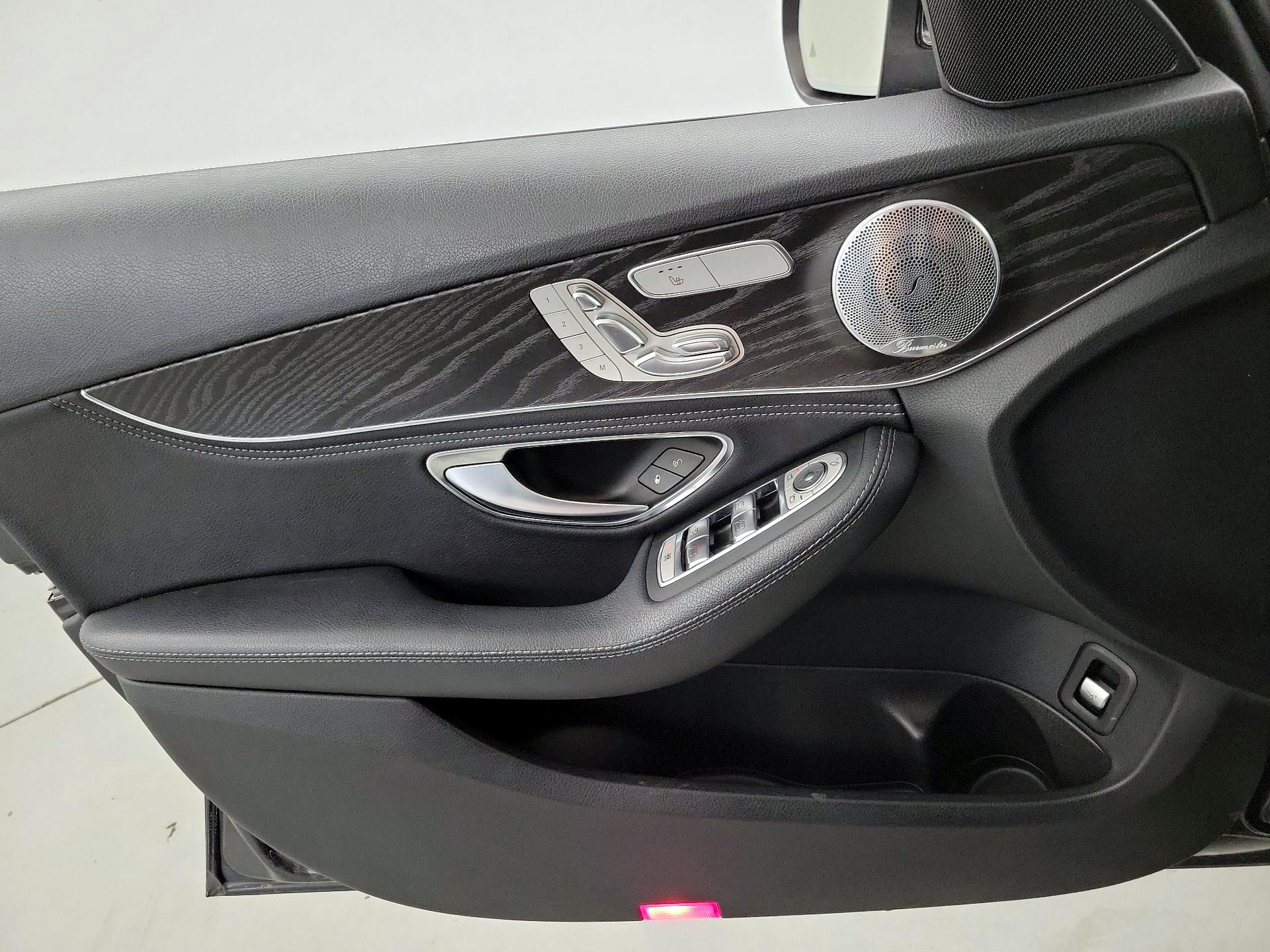 Thumbnail: 2015 Mercedes-Benz C-Class - 12