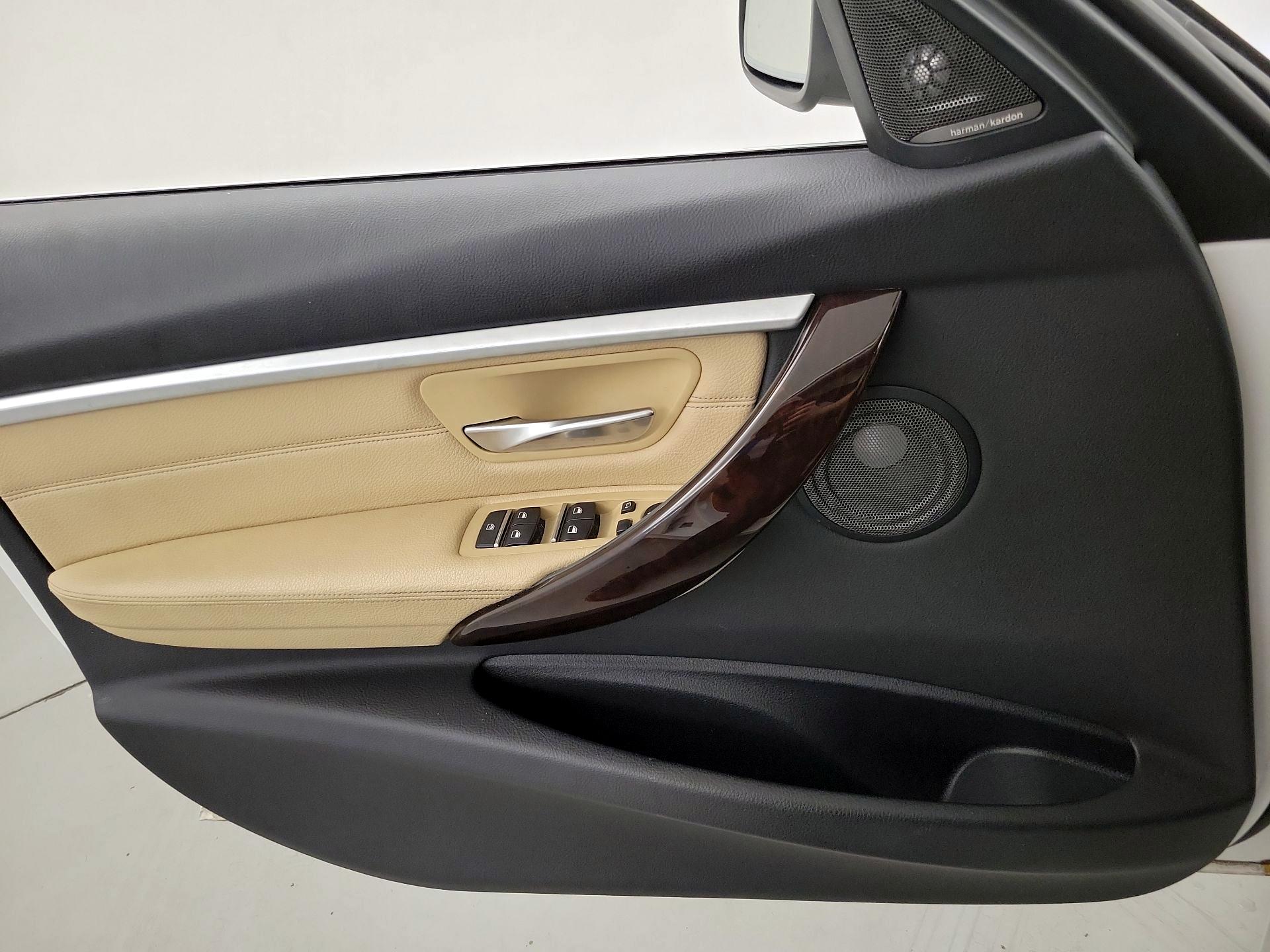 Thumbnail: 2017 BMW 3 Series - 12
