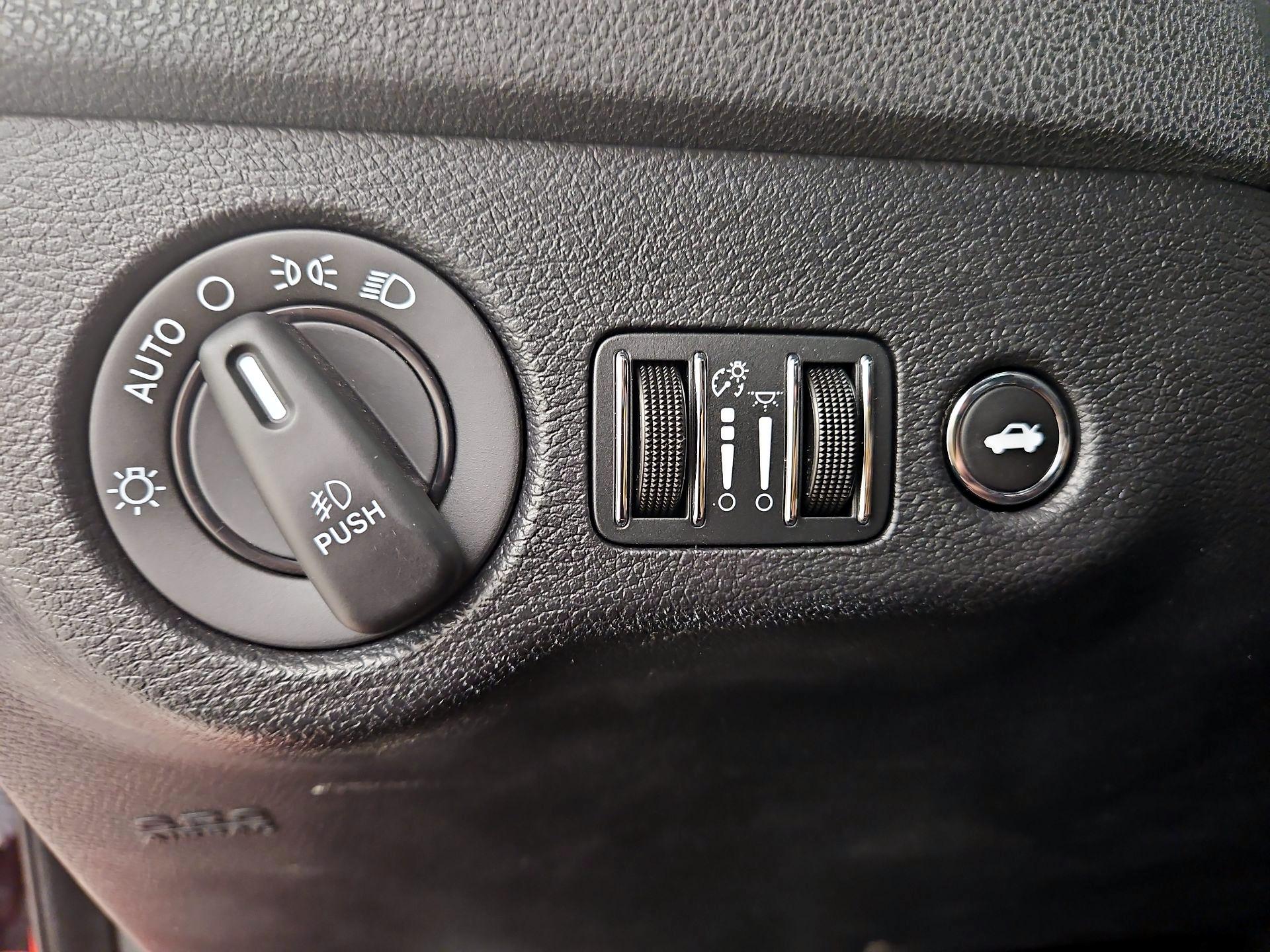 Thumbnail: 2016 Dodge Charger - 13