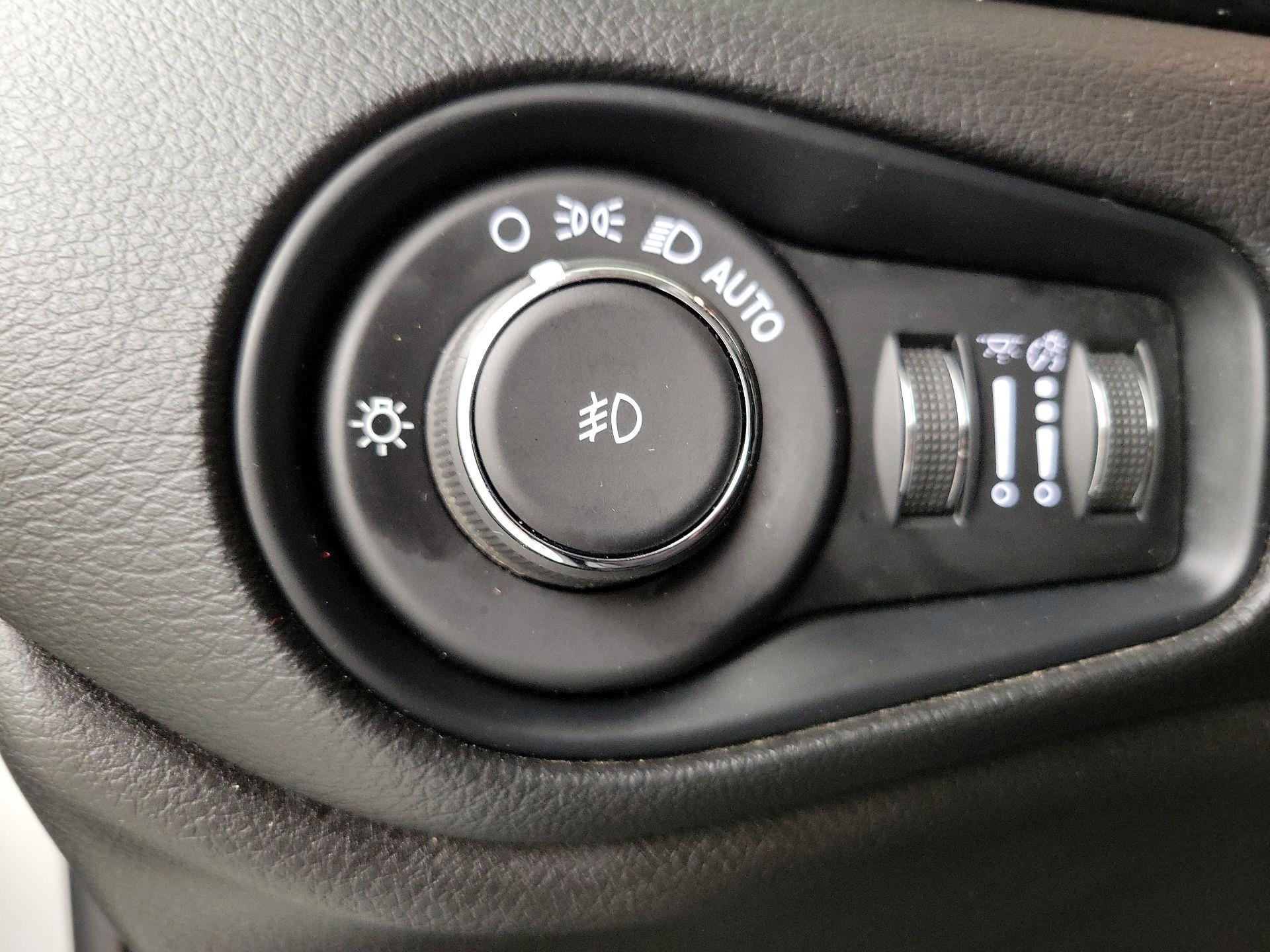 Thumbnail: 2021 Jeep Renegade - 11