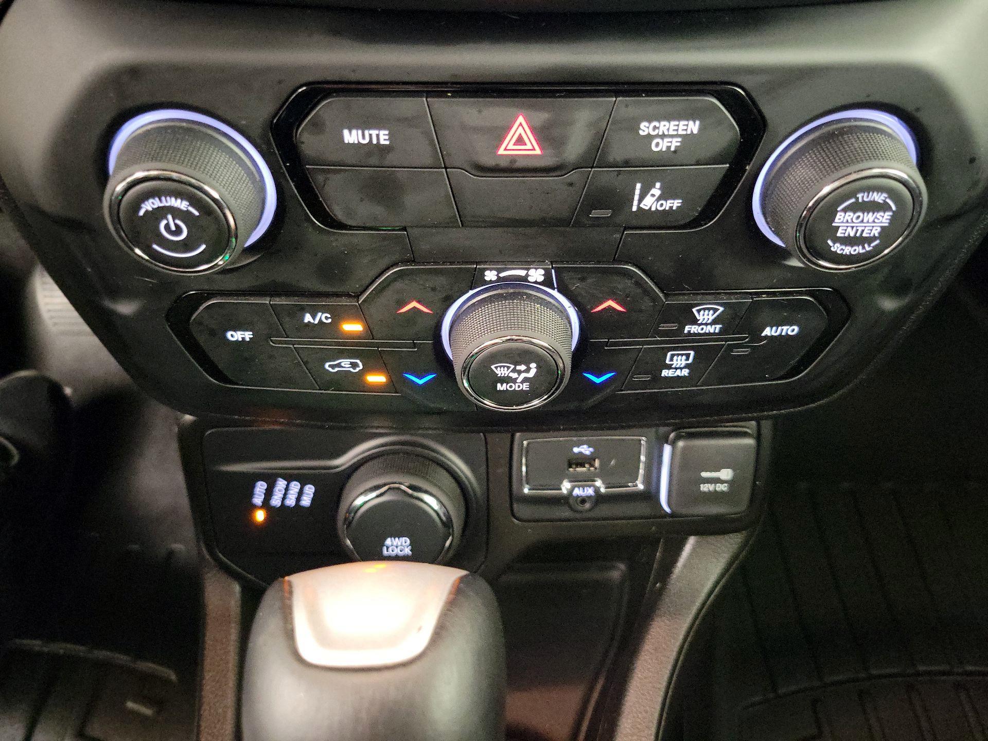 Thumbnail: 2021 Jeep Renegade - 15