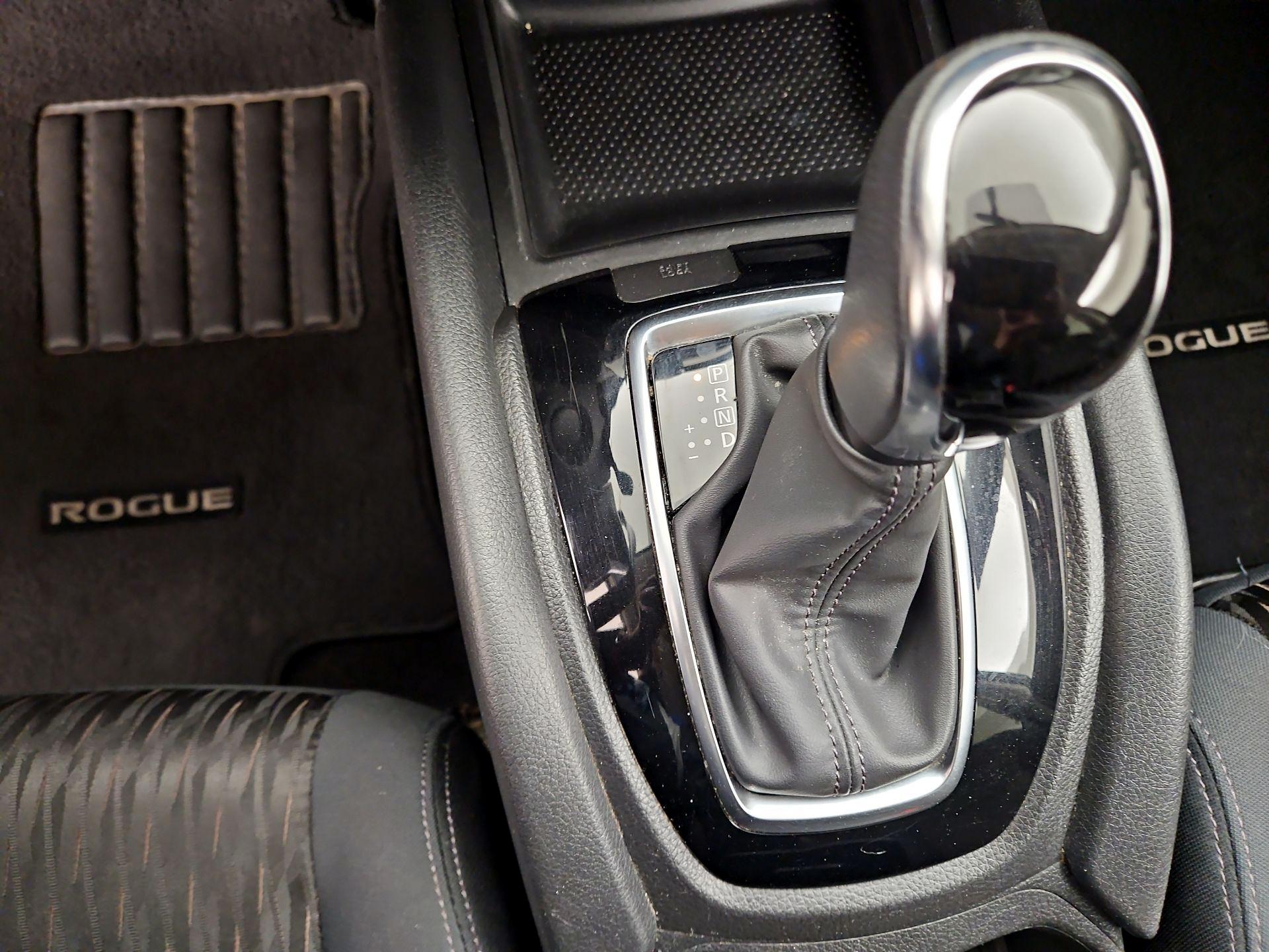 Thumbnail: 2018 Nissan Rogue - 18