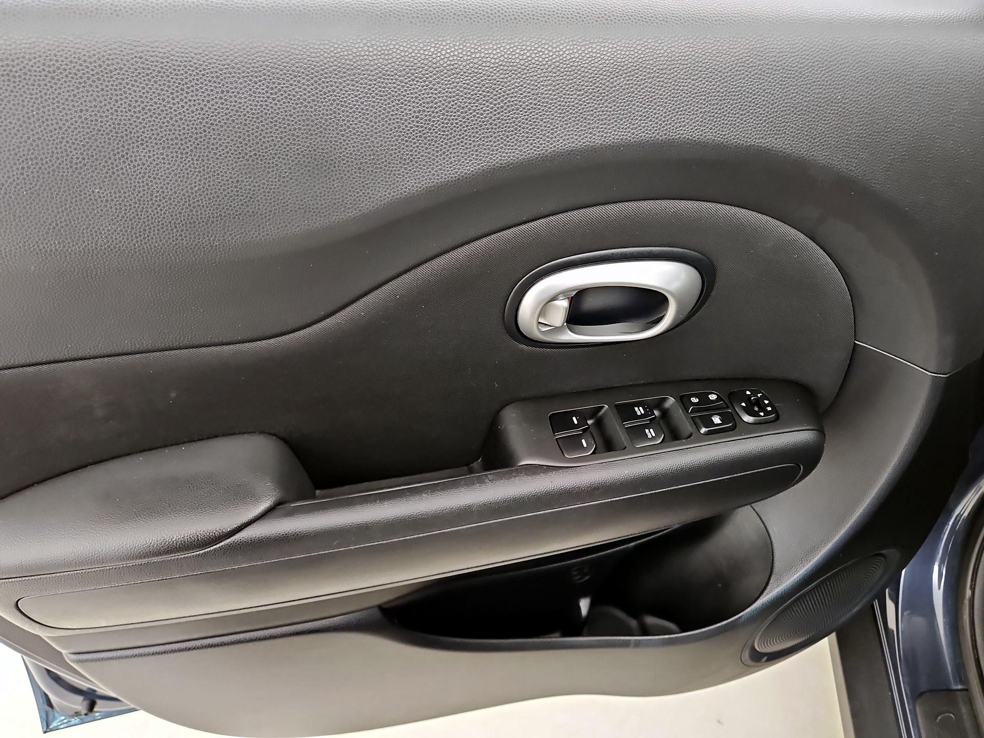 Thumbnail: 2016 Kia Soul - 12