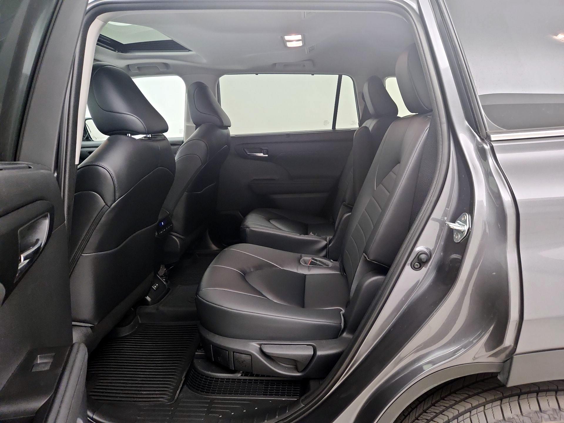 Thumbnail: 2023 Toyota Highlander - 19