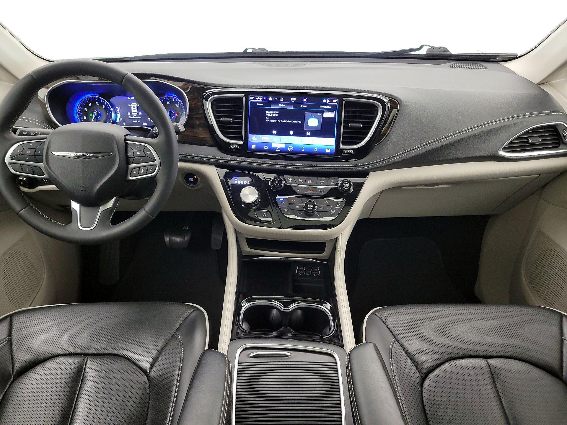 Thumbnail: 2023 Chrysler Pacifica - 9