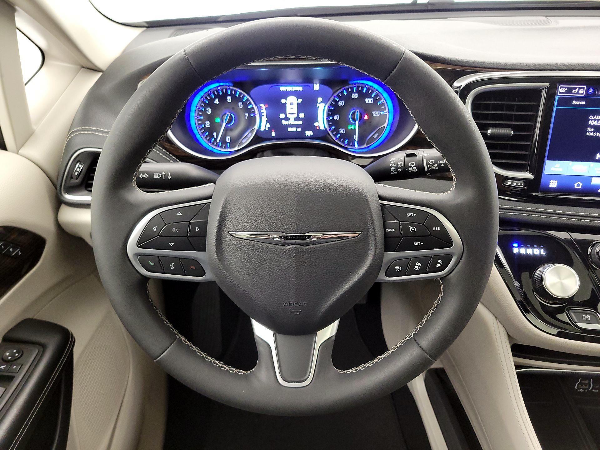 Thumbnail: 2023 Chrysler Pacifica - 10