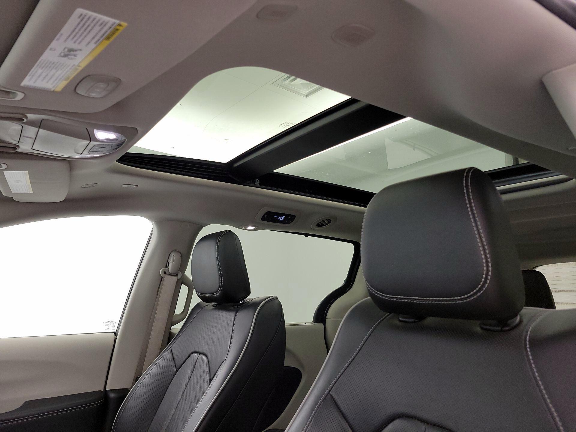 Thumbnail: 2023 Chrysler Pacifica - 20