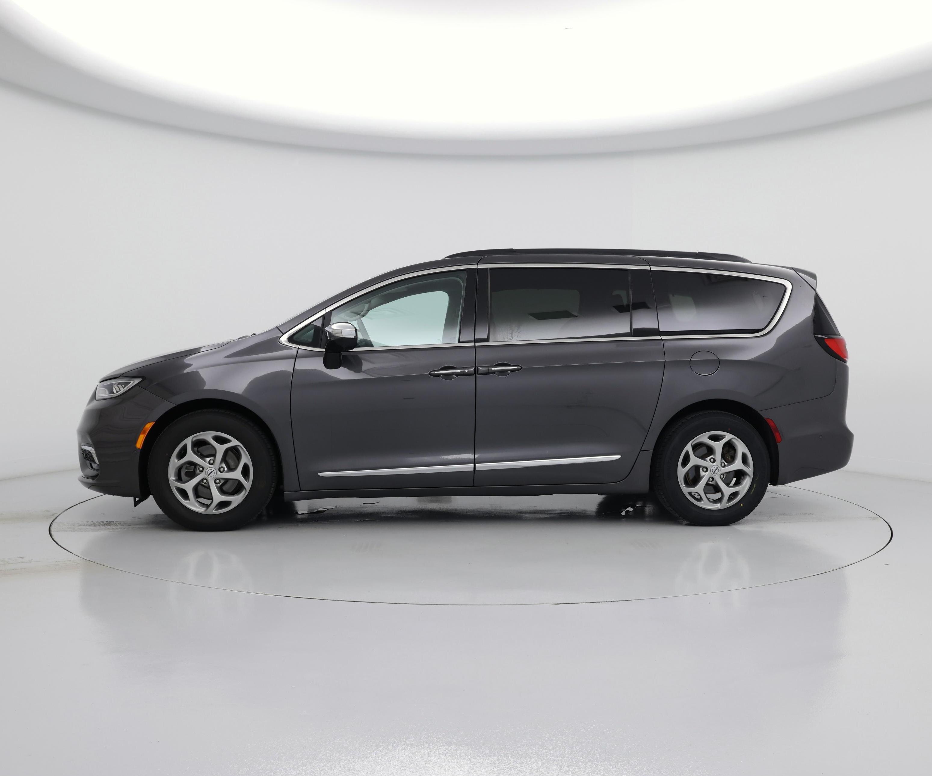 Thumbnail: 2023 Chrysler Pacifica - 3